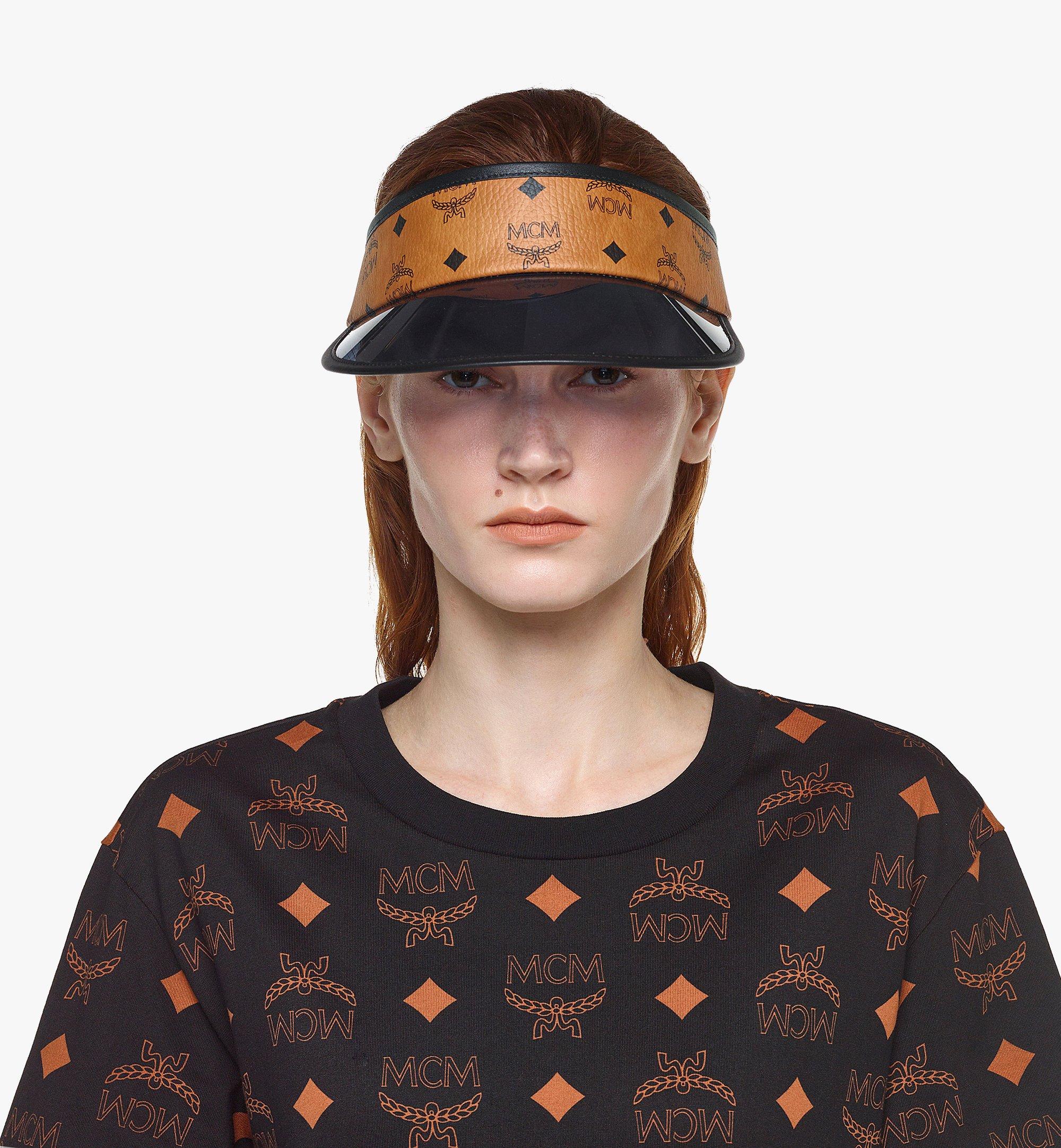 MCM Vinyl Visor in Visetos Cognac MECDAMM02CO001 ほかの角度から見る 2