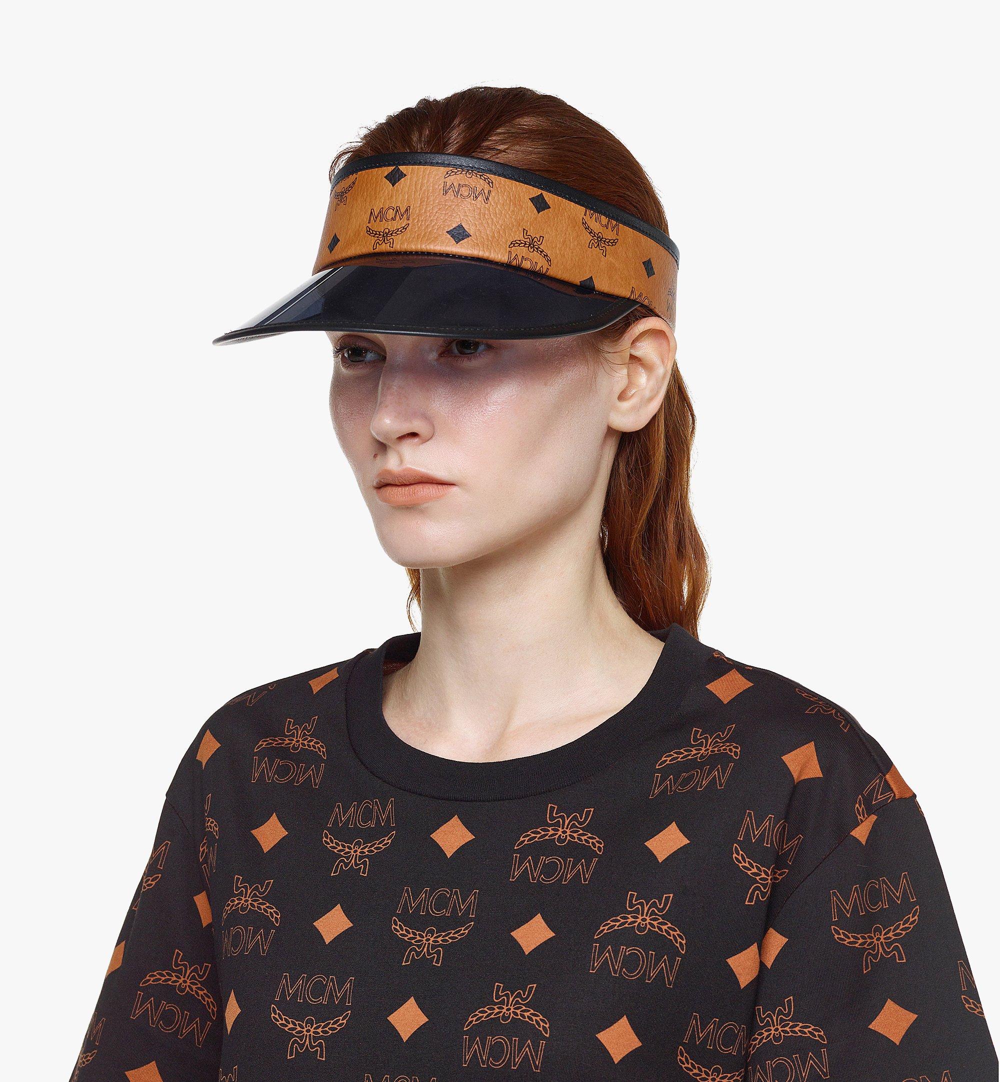 MCM Vinyl Visor in Visetos Cognac MECDAMM02CO001 ほかの角度から見る 2