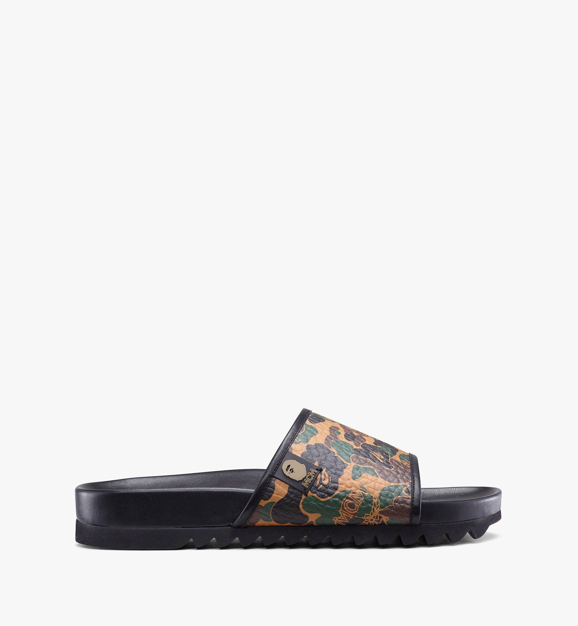 MCM Claquettes MCM x BAPE en Visetos camouflage pour femme  MES9AMB02CW060 Plus de photos 1