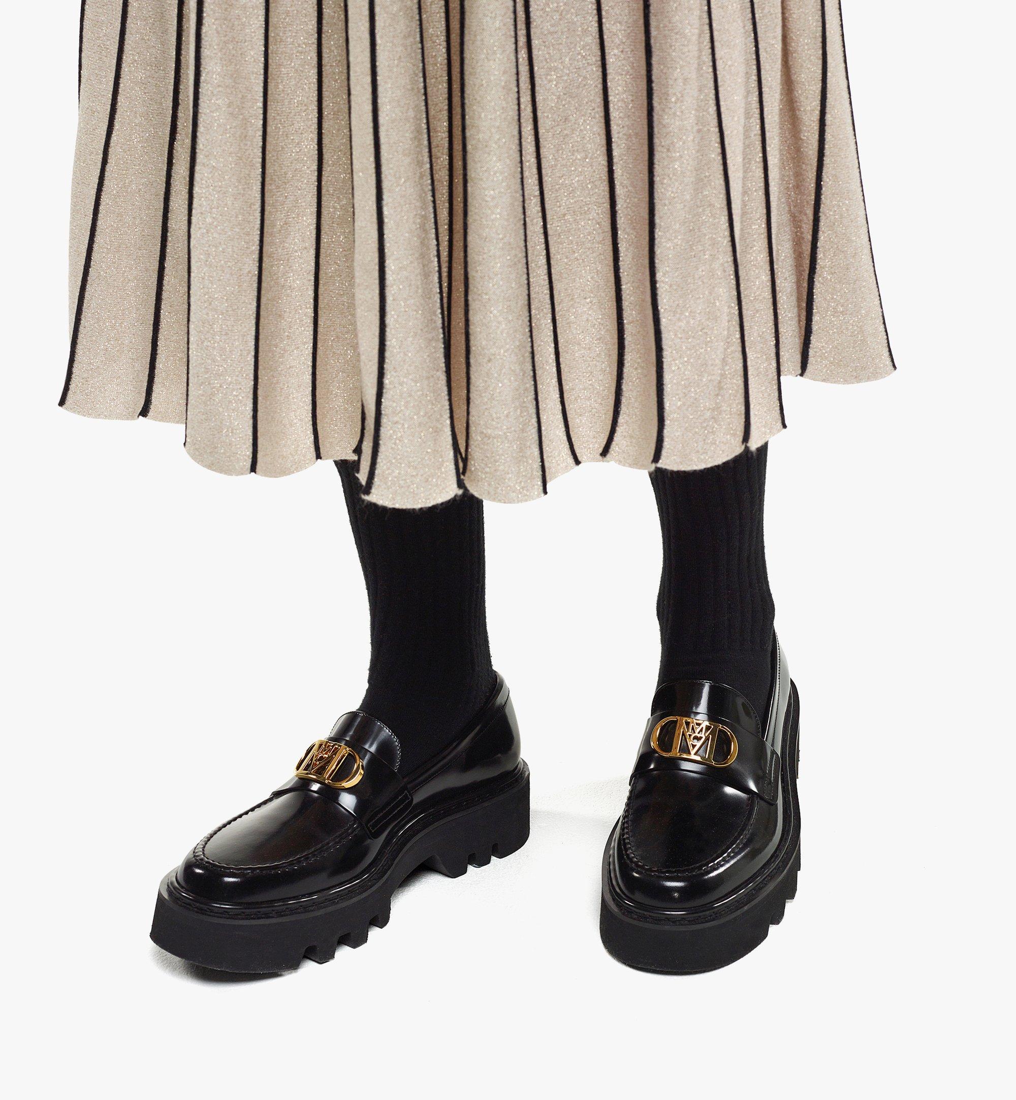 MCM Mode Travia Loafers in Brushed Calf Leather Black MESDSLD01BK037 ほかの角度から見る 2