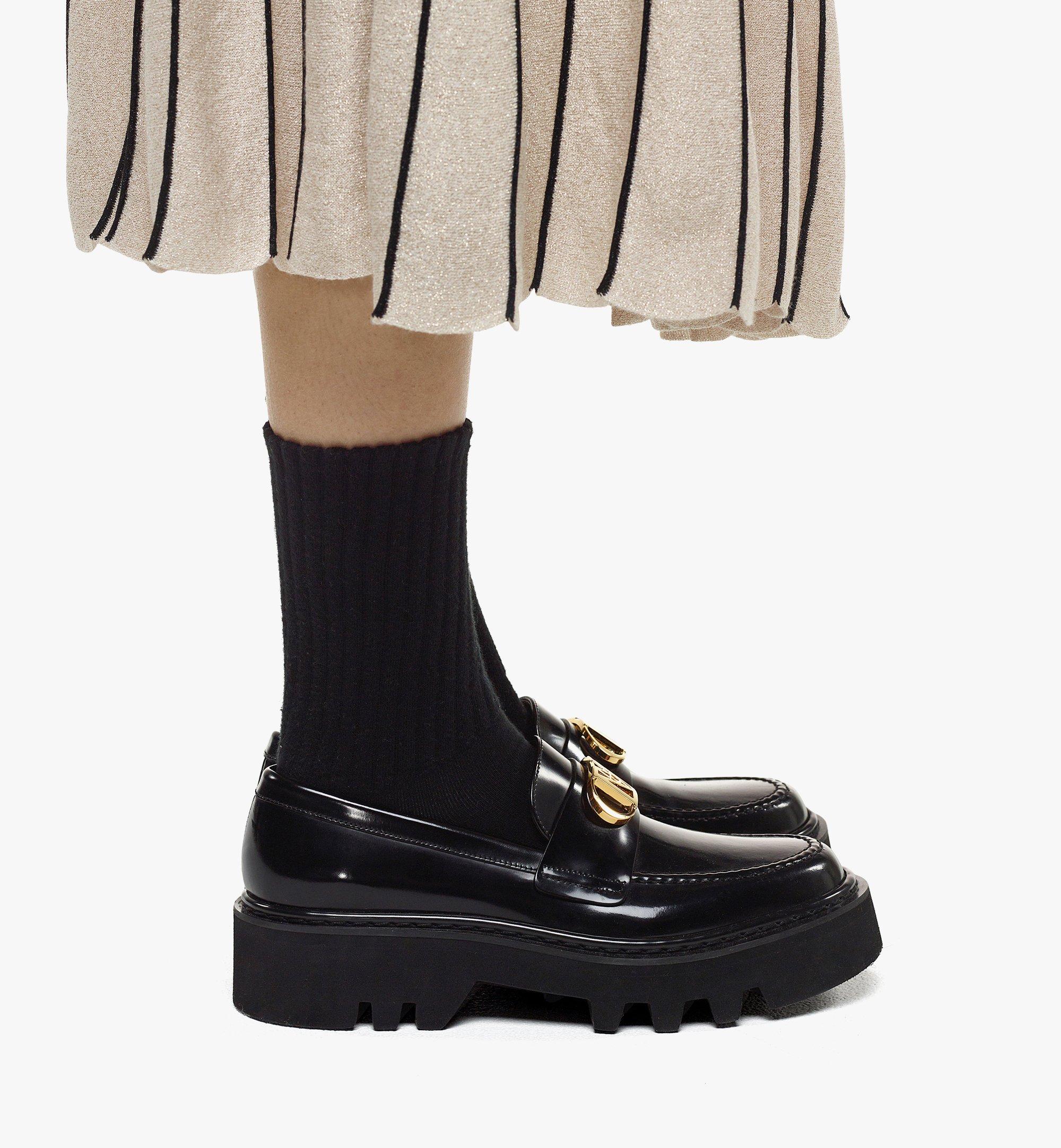 MCM Mode Travia Loafers in Brushed Calf Leather Black MESDSLD01BK037 ほかの角度から見る 5