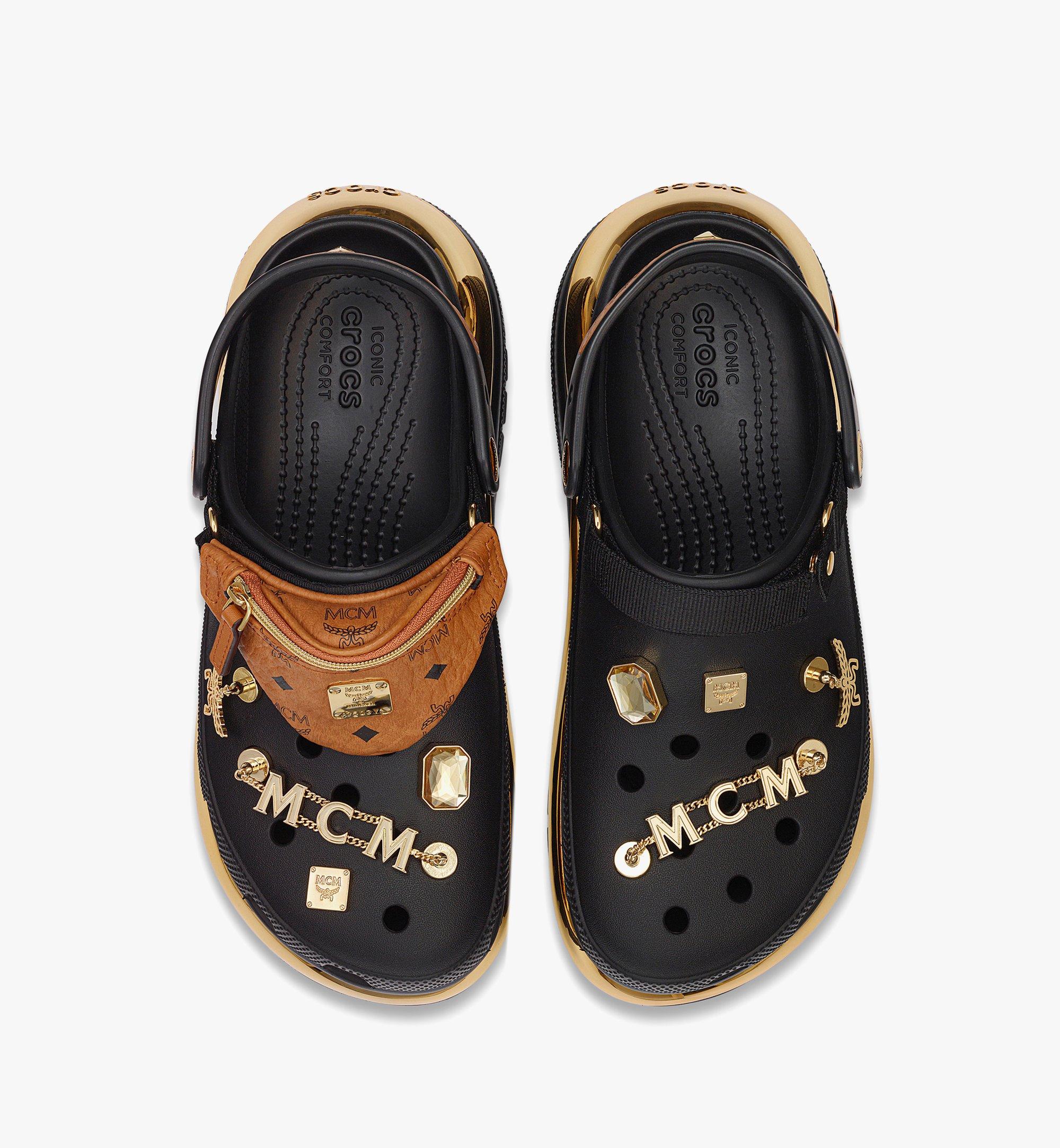 MCM MCM x CROCS Mega Crush光轮洞洞鞋，饰有腰包形手链 Black MEXDAMM08BK465 更多视角 5