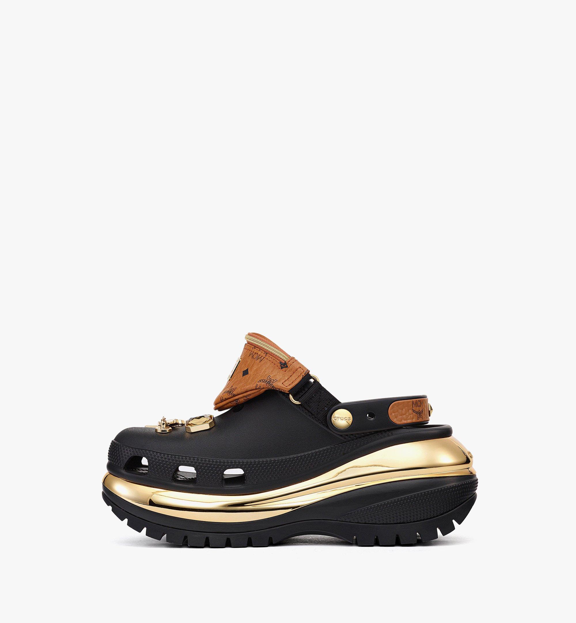 MCM MCM x CROCS Mega Crush光轮洞洞鞋，饰有腰包形手链 Black MEXDAMM08BK485 更多视角 1