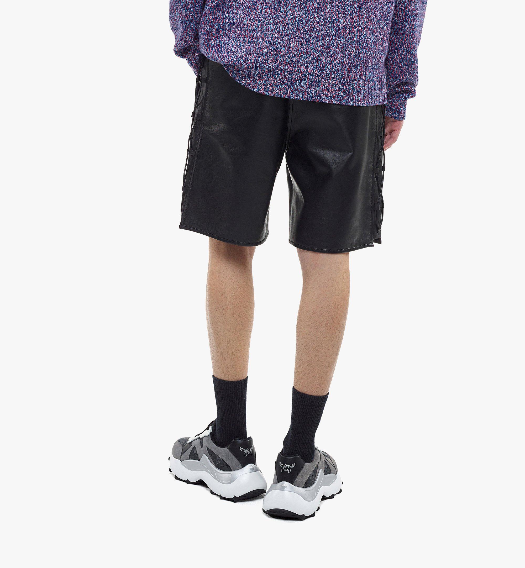 MCM メンズ ショートパンツ - ラムナッパレザー Black MHPDSMM01BK00M ほかの角度から見る 2