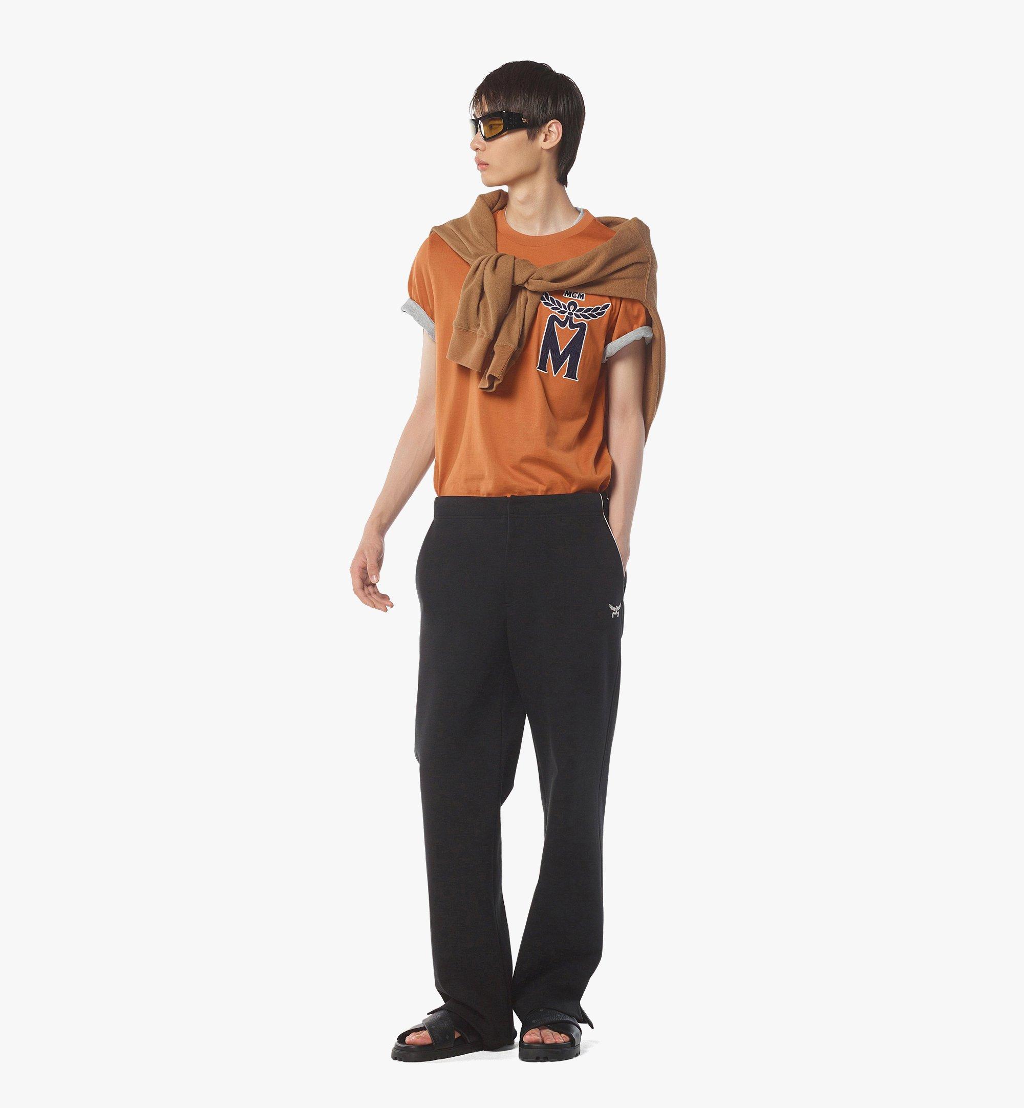MCM Mロゴ刺繍入りTシャツ - オーガニックコットン Cognac MHTEAMM09CO00L ほかの角度から見る 2