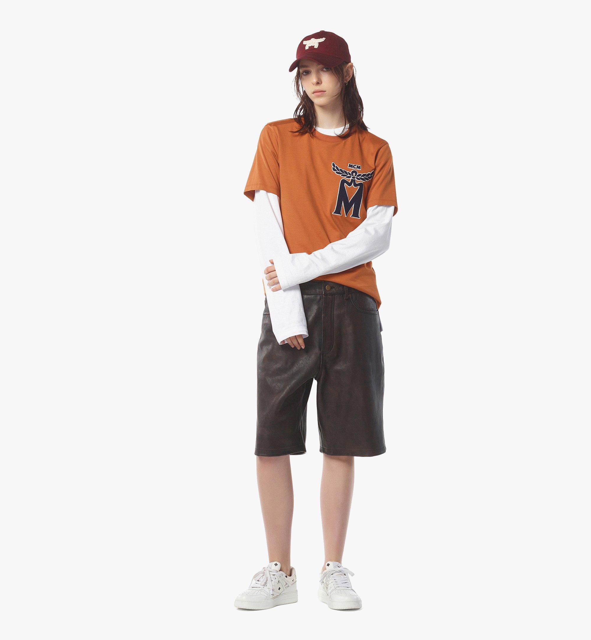 MCM Mロゴ刺繍入りTシャツ - オーガニックコットン Cognac MHTEAMM09CO00M ほかの角度から見る 2