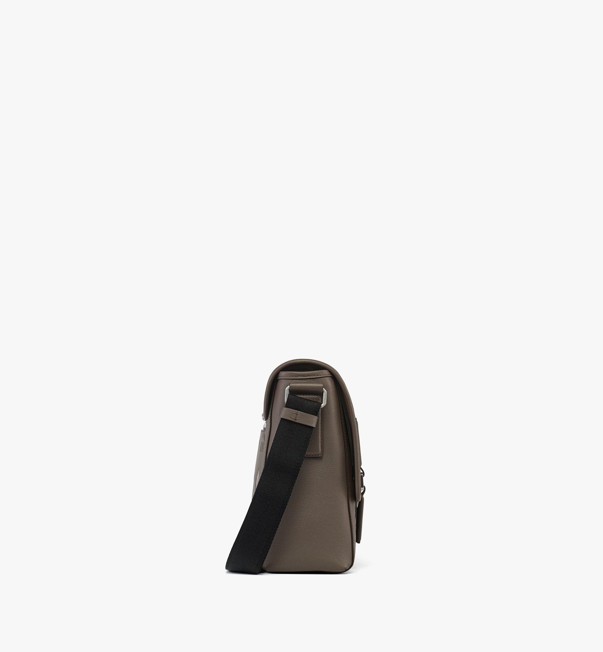 MCM Aren Messenger-Tasche aus Leder mit Maxi-Monogramm Grey MMMFSTA07FF001 Noch mehr sehen 1