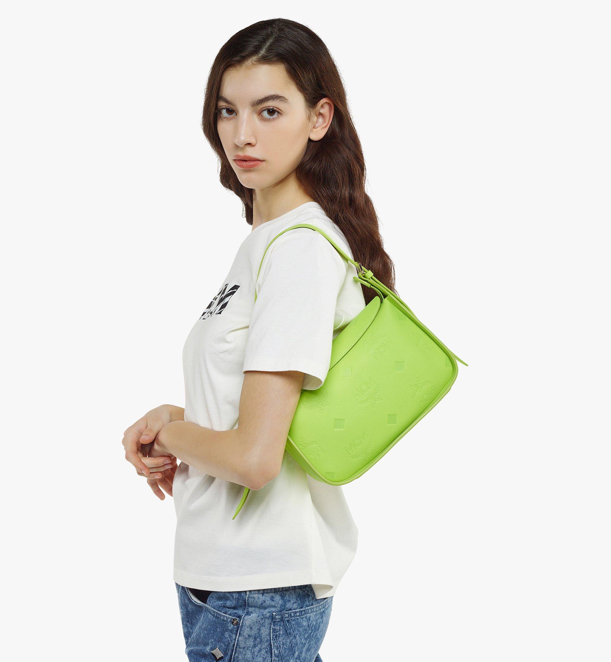 MCM Aren フラップ ホーボーバッグ - モノグラムエンボスレザー Green MWHDSTA03J7001 ほかの角度から見る 5