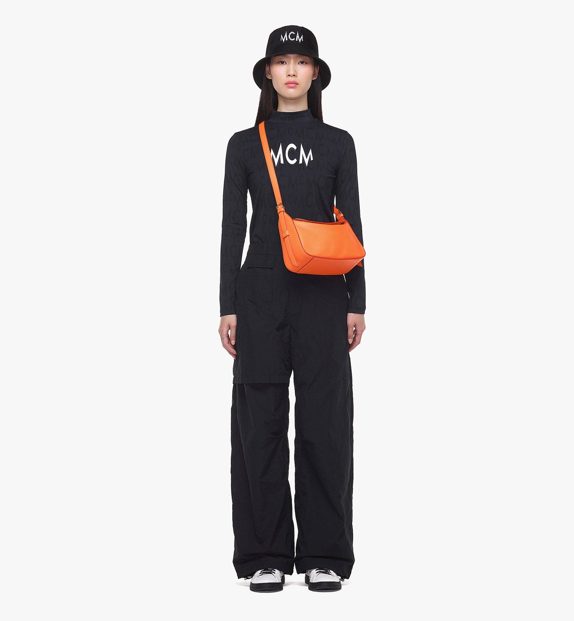 MCM Aren フラップ ホーボーバッグ - モノグラムエンボスレザー Orange MWHDSTA03O0001 ほかの角度から見る 2