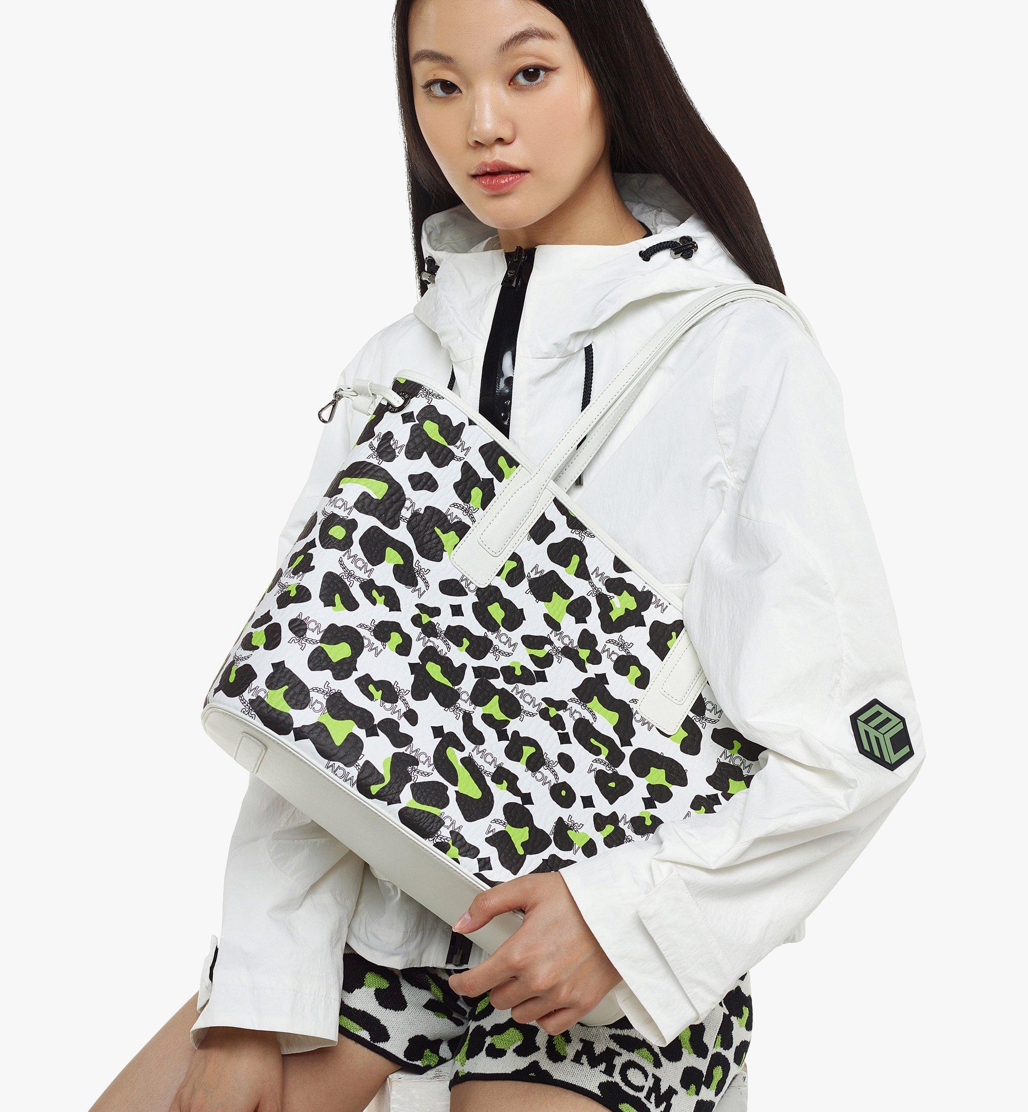 MCM Aren ショッパーバッグ - レオパード ヴィセトス White MWPDSTA05WT001 ほかの角度から見る 4