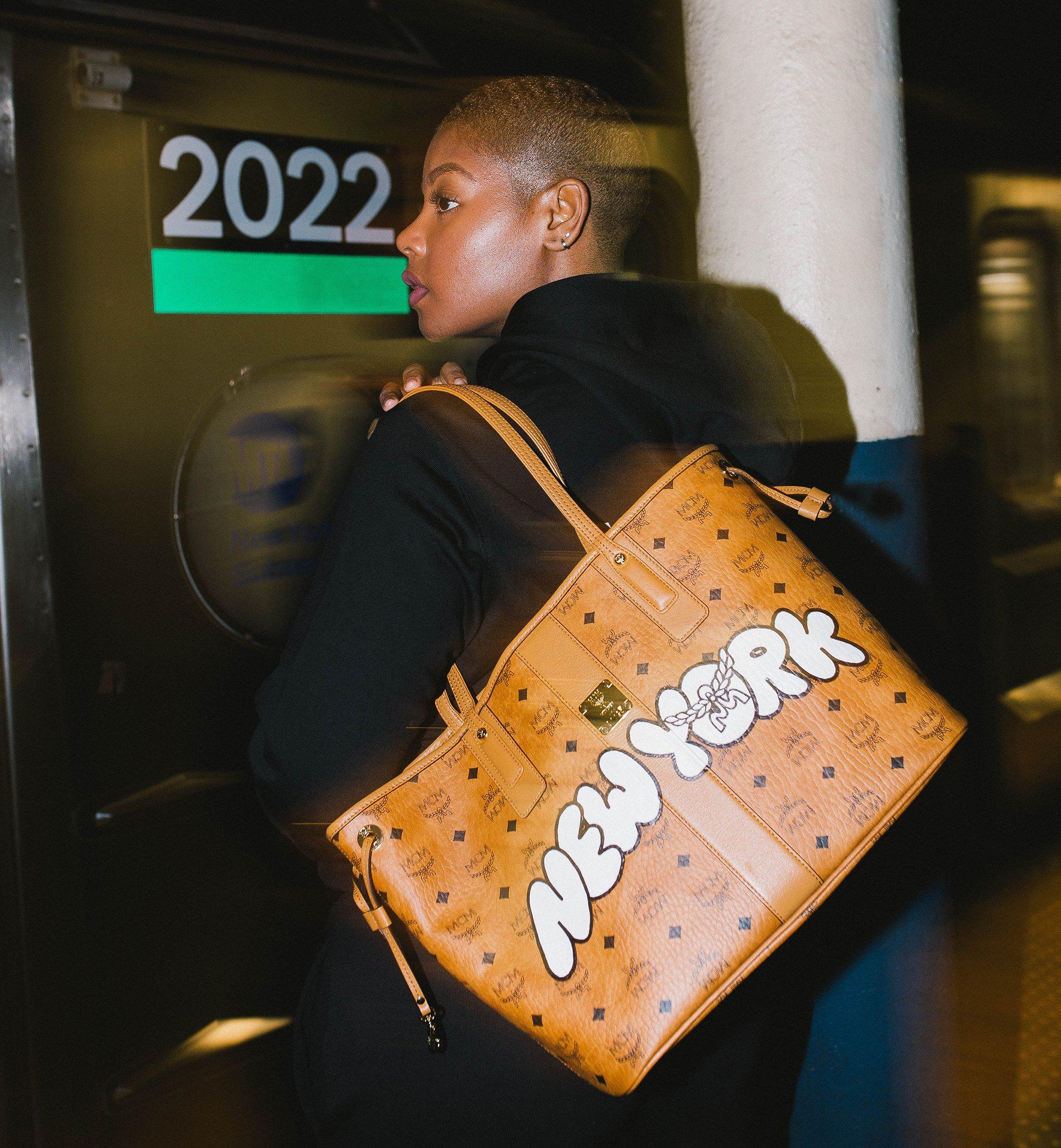 Medium D.C. City Series Liz Shopper in Visetos Cognac