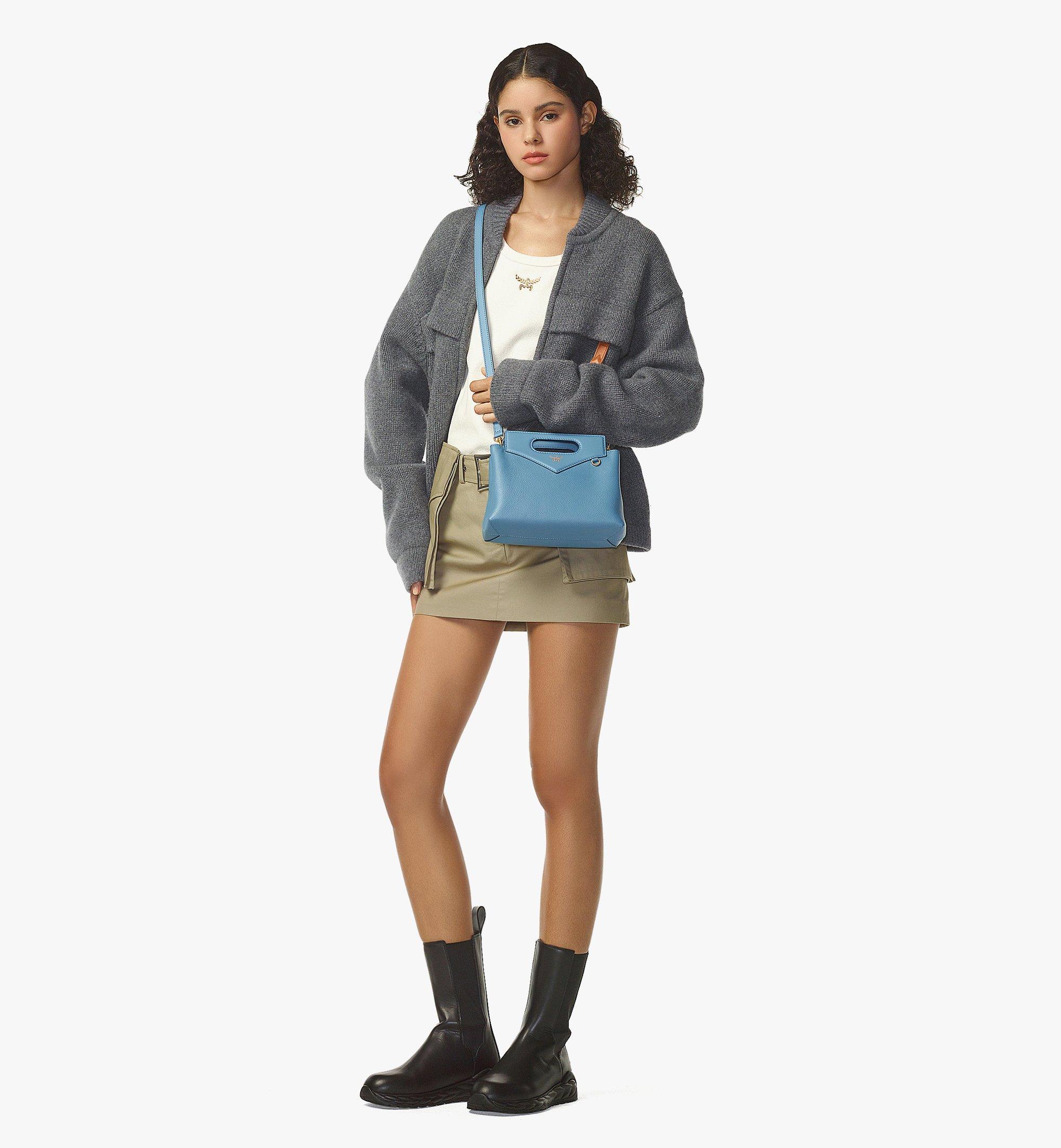 MCM Sac à bandoulière Soft Diamond en cuir grainé Blue MWREAAK02E4001 Plus de photos 4