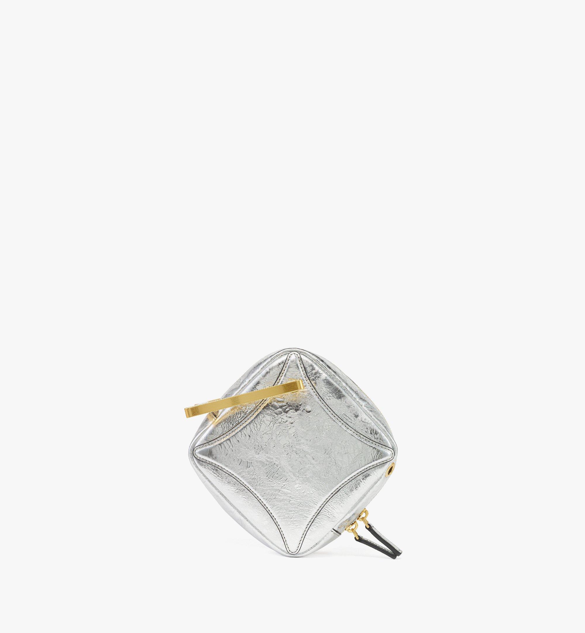 MCM Diamond Logo Umhängetasche aus Kalbsleder in Metallic-Optik Silver MWREAAK04SV001 Noch mehr sehen 3