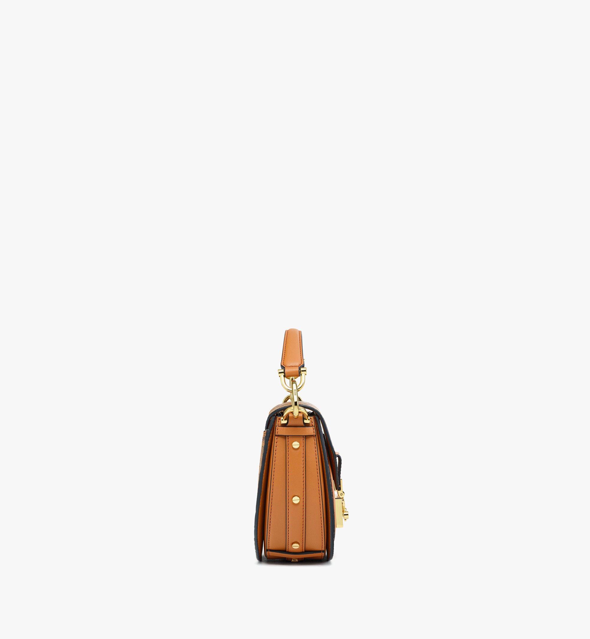 MCM Valentine’s Day Tracy Shoulder Bag in Visetos Cognac MWSDAUP01CO001 ほかの角度から見る 1