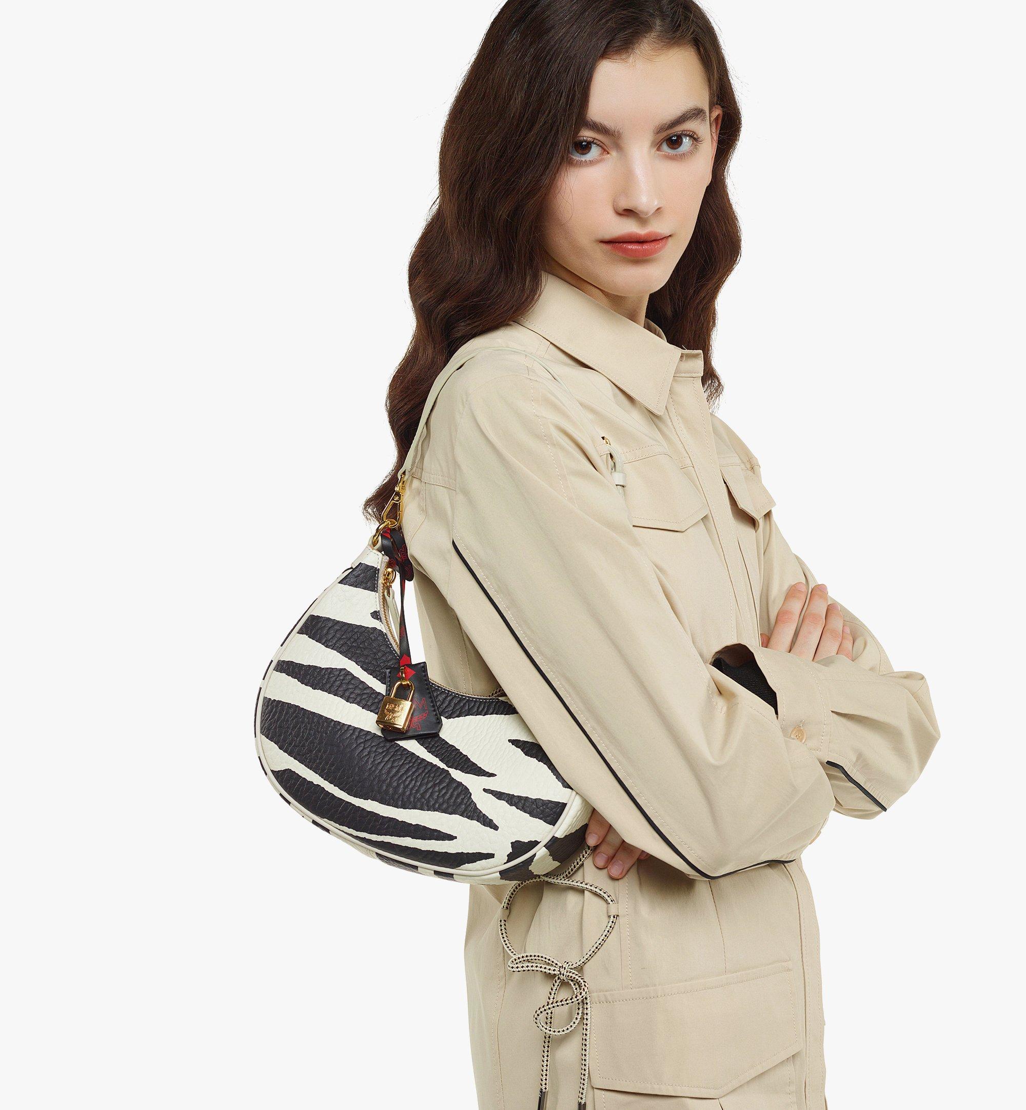 MCM AREN ホーボー -Meta Safariキャンバス Black MWSDSTA02BK001 ほかの角度から見る 2