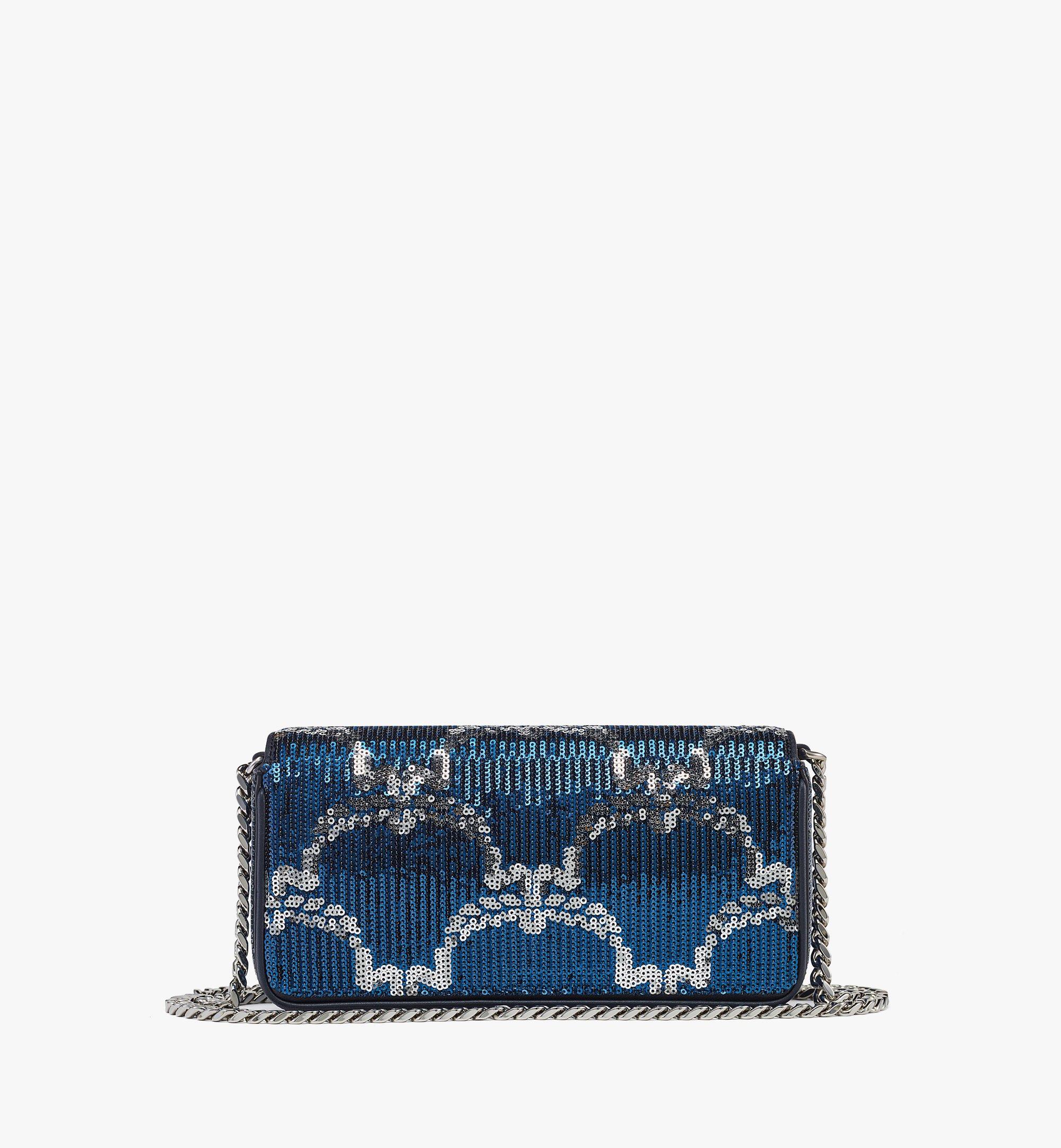 MCM Himmel Schultertasche aus Leder mit Monogramm und Pailletten Blue MWSEAAC01VC001 Noch mehr sehen 3