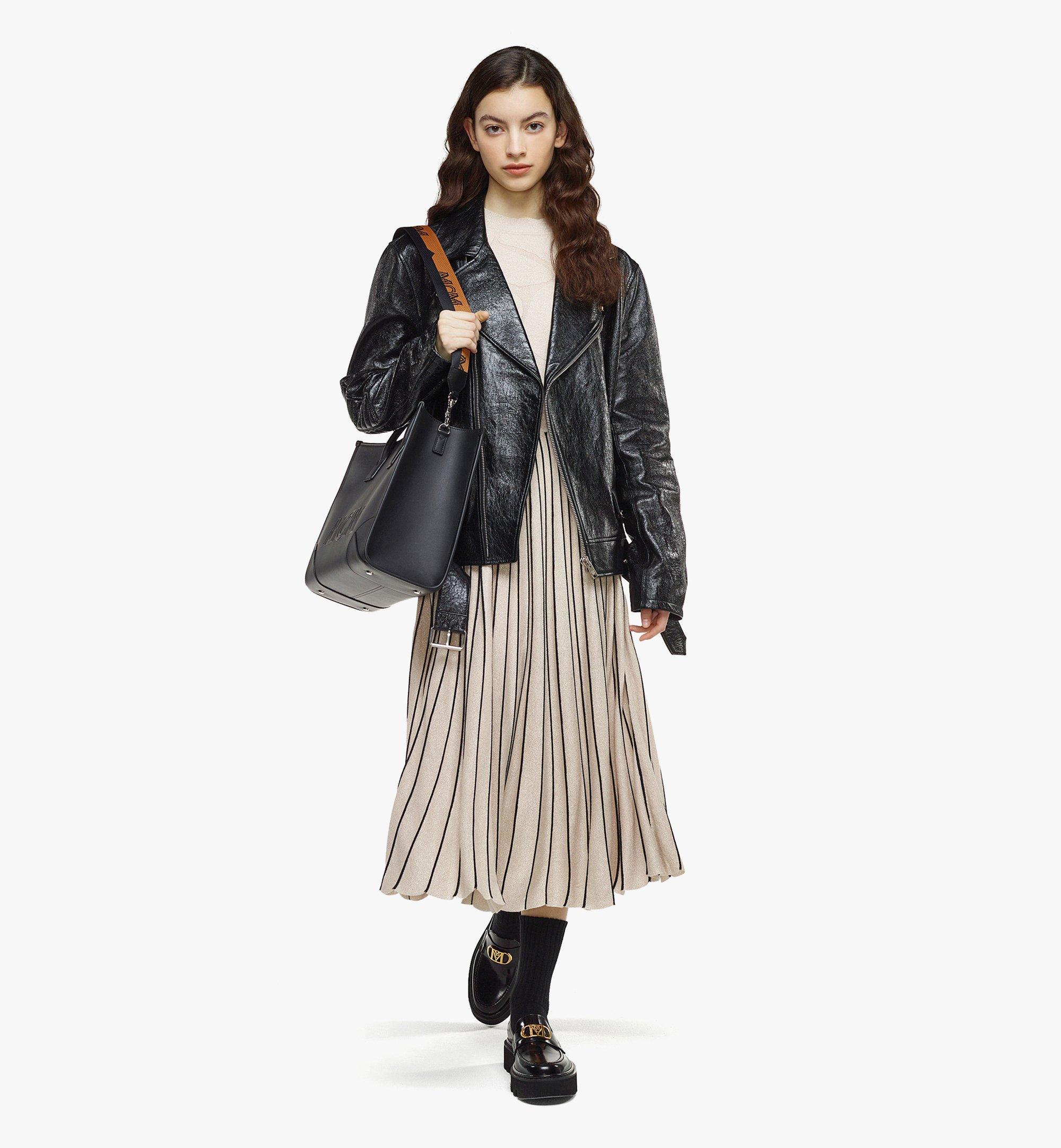 MCM München トート - スペイン製カーフレザー Black MWTCSSX01BK001 ほかの角度から見る 2