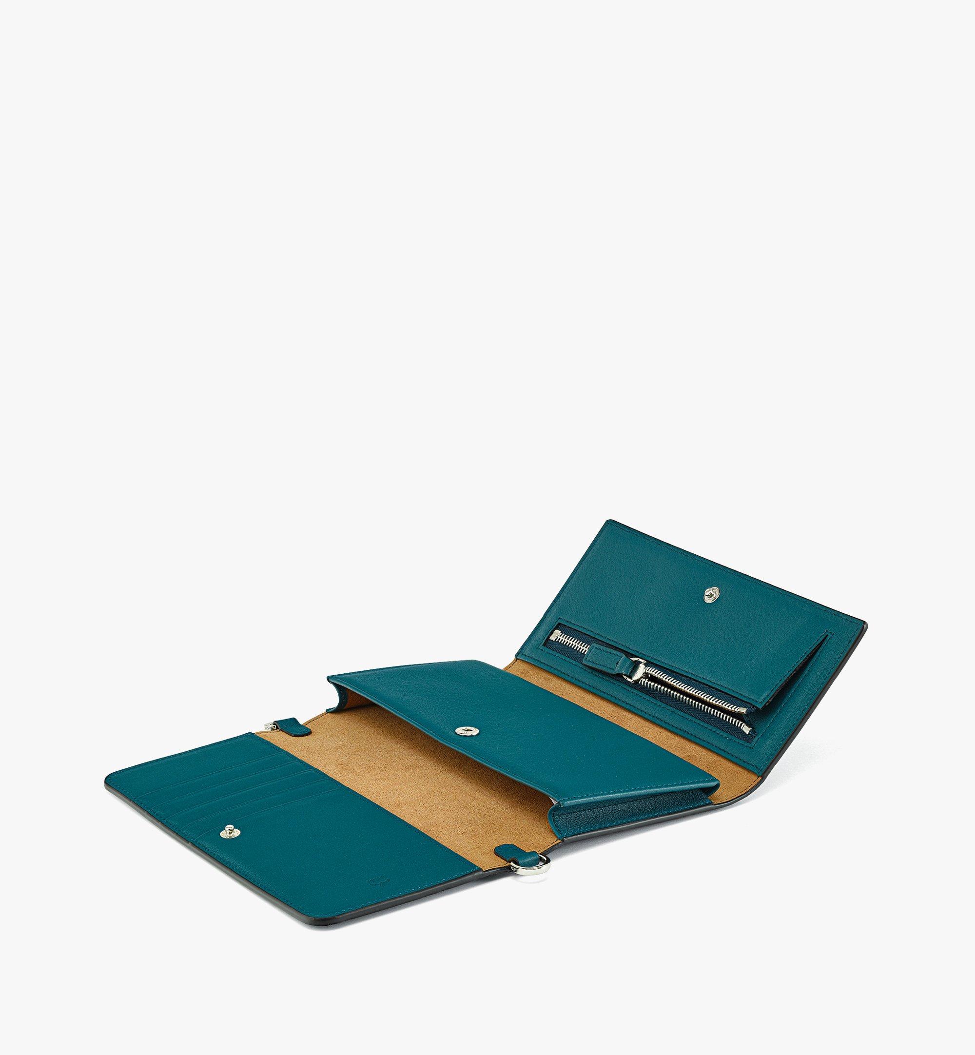 MCM Klara Multifunktionale Brieftasche aus Leder mit Monogramm und Kettenriemen Green MXEBAKM01JY001 Noch mehr sehen 1