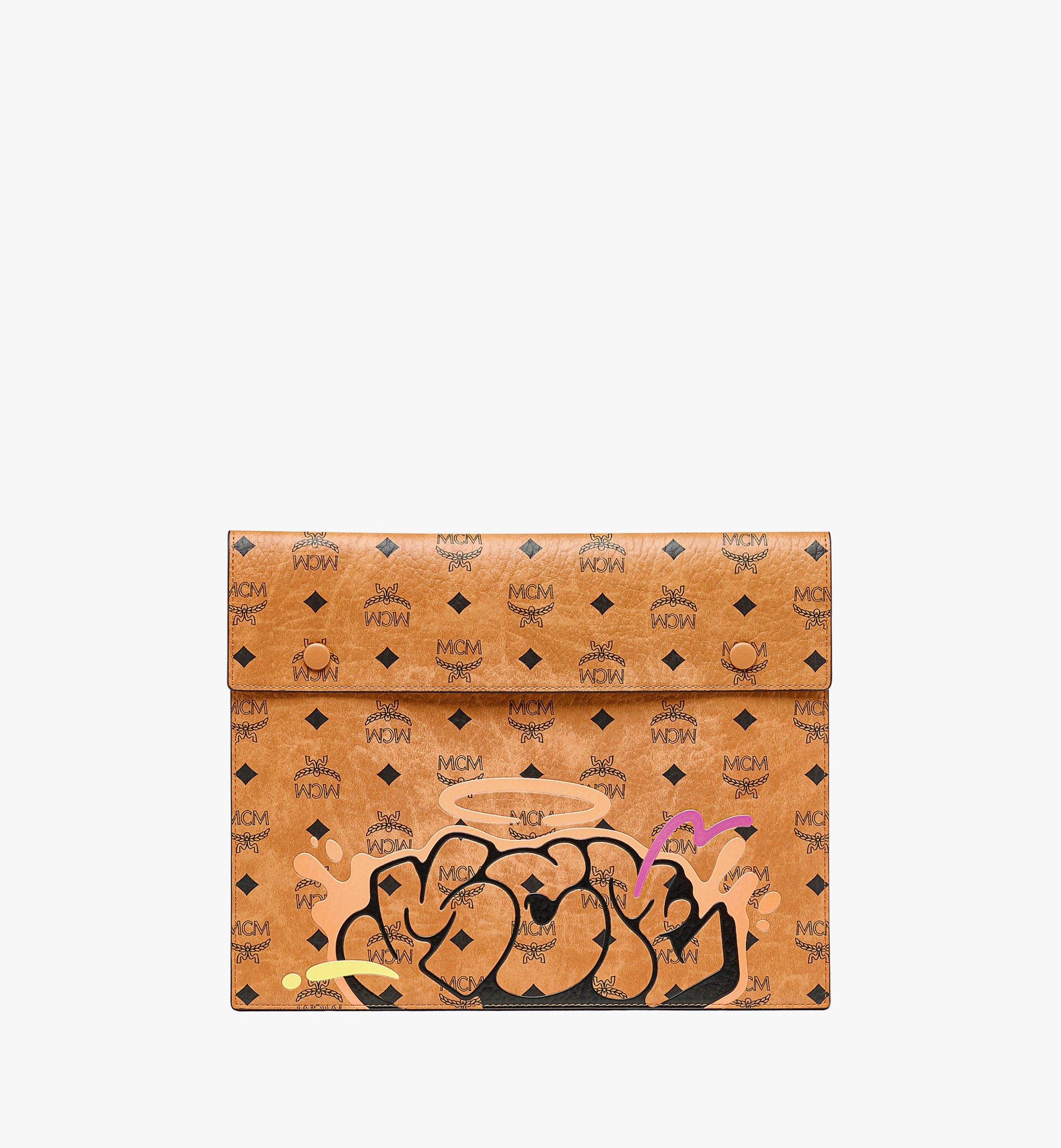 MCM กระเป๋าใส่แท็บเล็ตขนาด MCM x SAMBYPEN ลาย Visetos Cognac MXEBASP01CO001 มุมมองอื่น 1