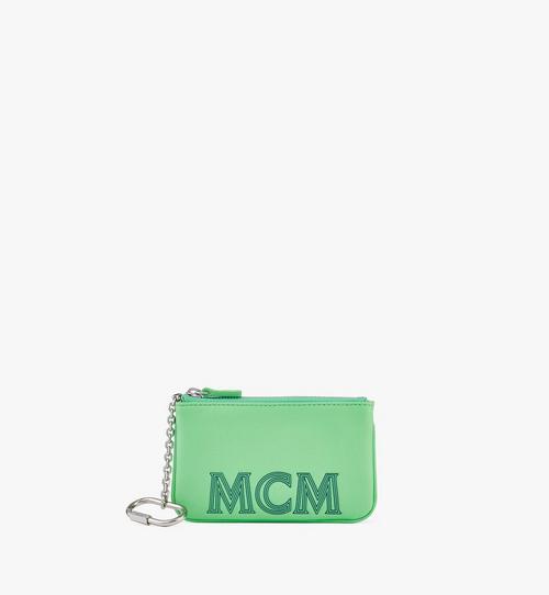 Pouch aus Leder mit Karabineranhänger und geprägtem MCM-Logo