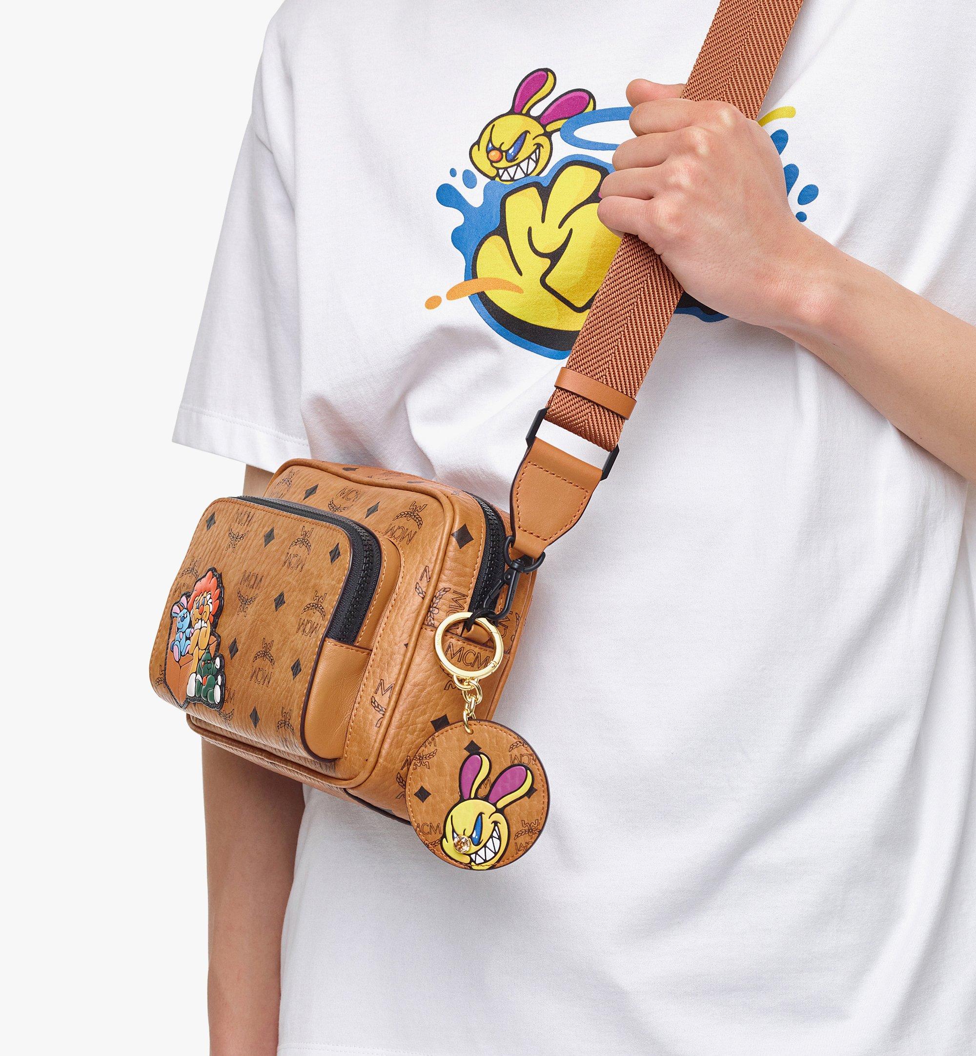 MCM MCM x SAMBYPEN Visetos圆形挂饰 Cognac MXZBASP04CO001 更多视角 2