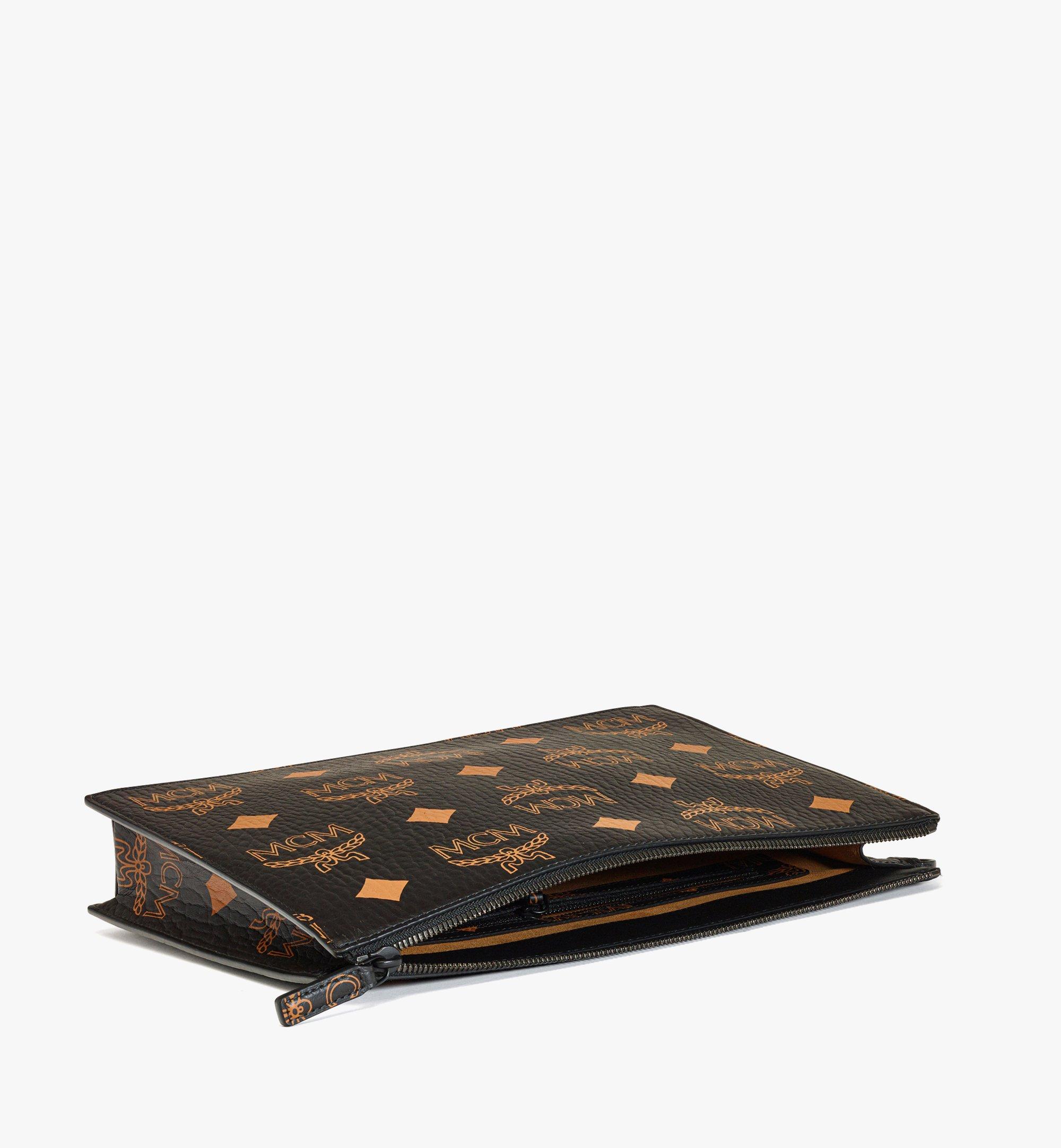 MCM Aren Wristlet Zip Pouch in Maxi Visetos Black MXZDATA01BK001 ほかの角度から見る 1