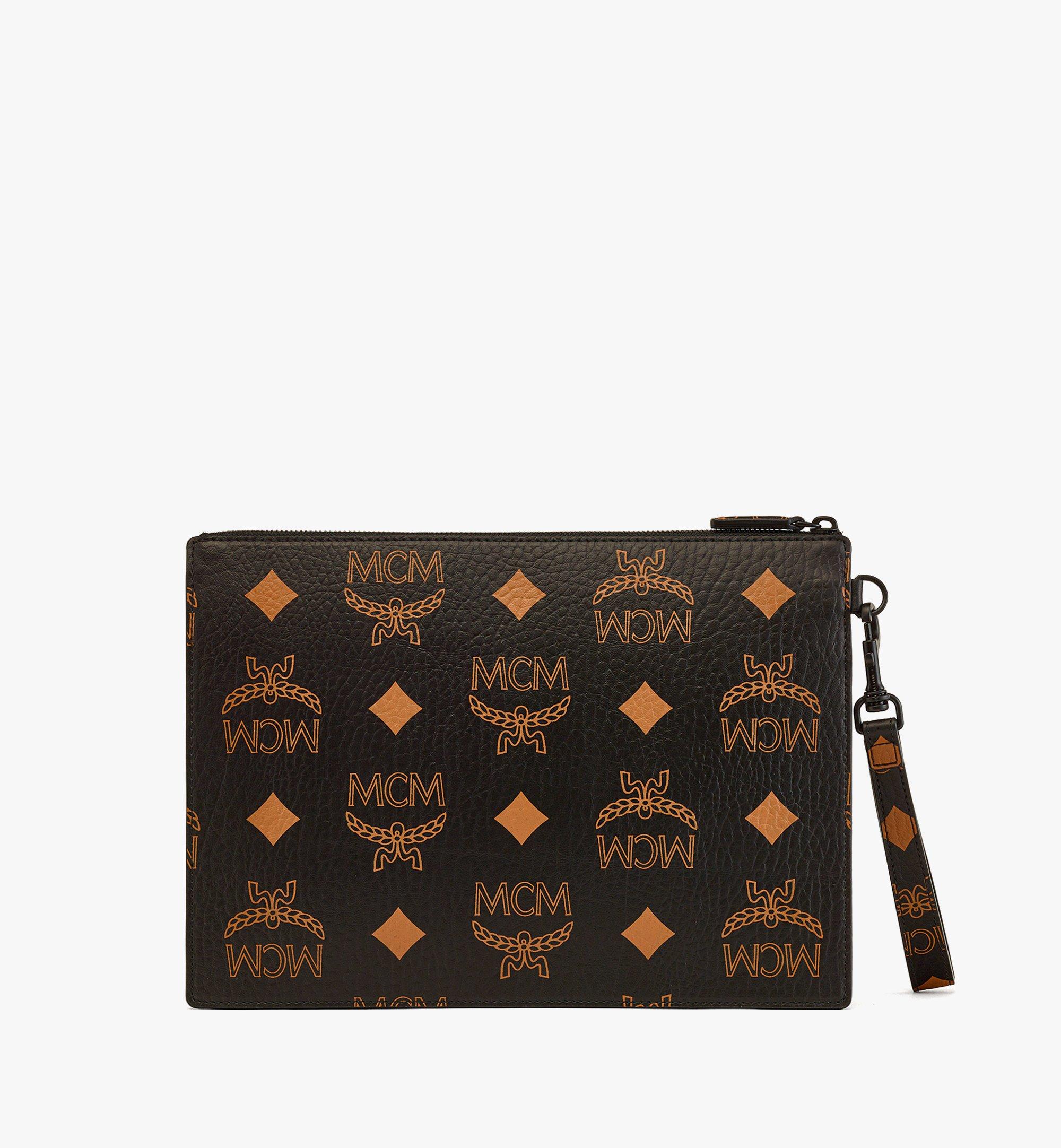 MCM Aren Wristlet Zip Pouch in Maxi Visetos Black MXZDATA01BK001 ほかの角度から見る 2