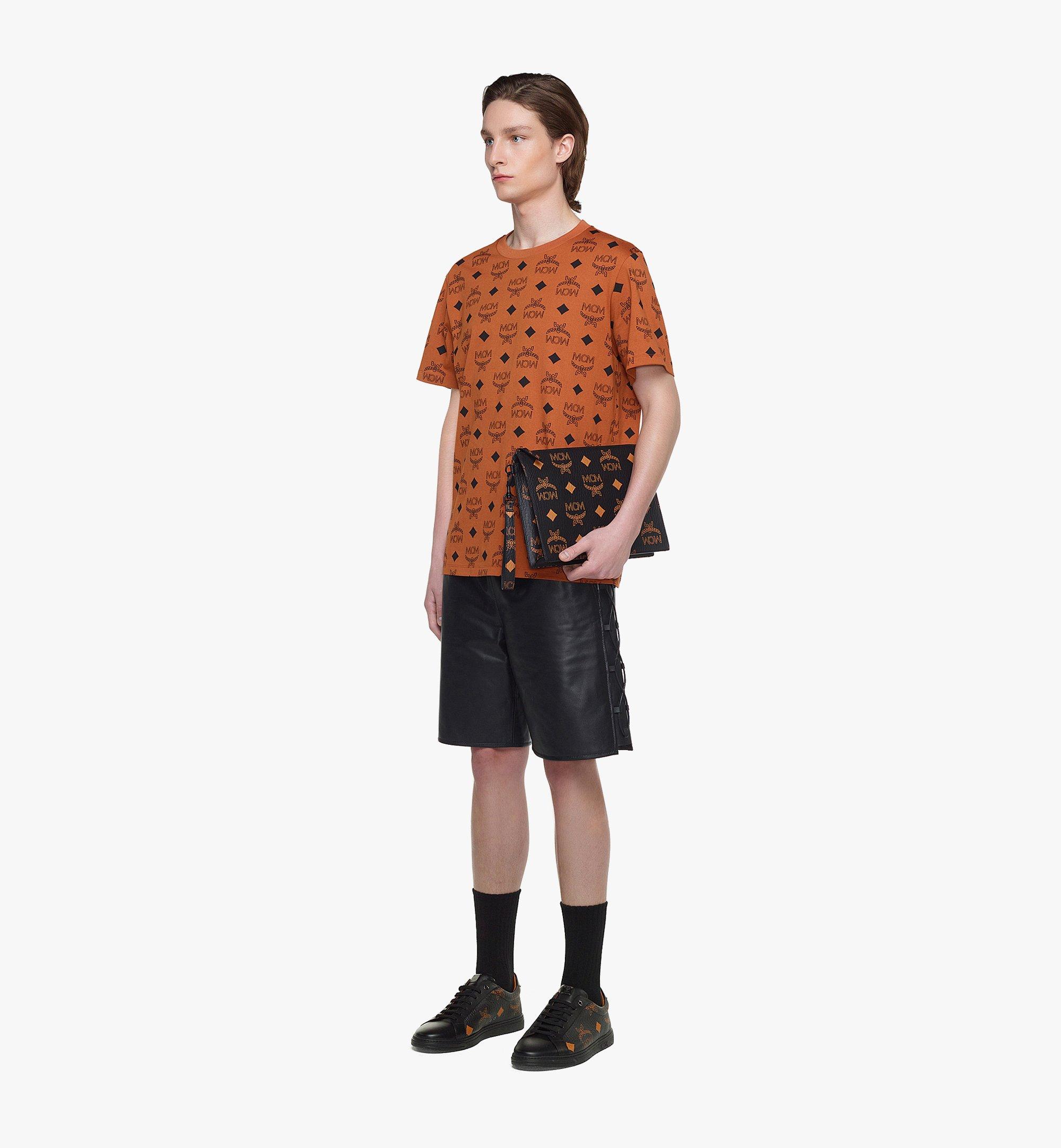 MCM Aren Wristlet Zip Pouch in Maxi Visetos Black MXZDATA01BK001 ほかの角度から見る 2