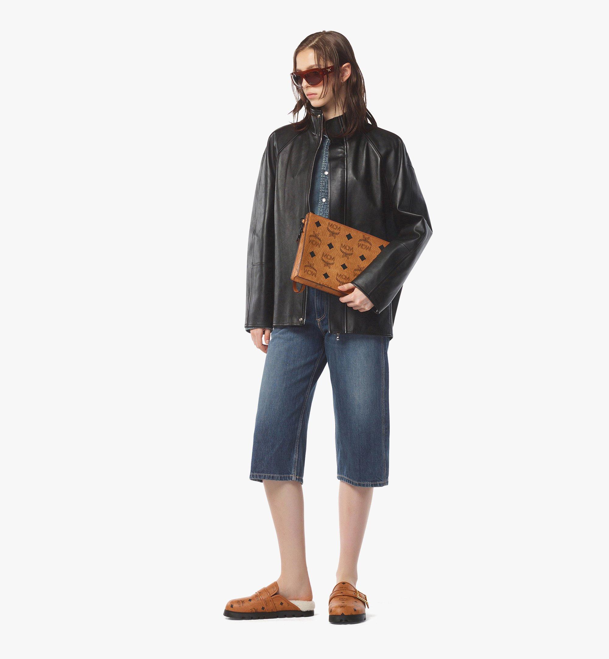 MCM Aren Wristlet Zip Pouch in Maxi Visetos Cognac MXZDATA01CO001 ほかの角度から見る 3