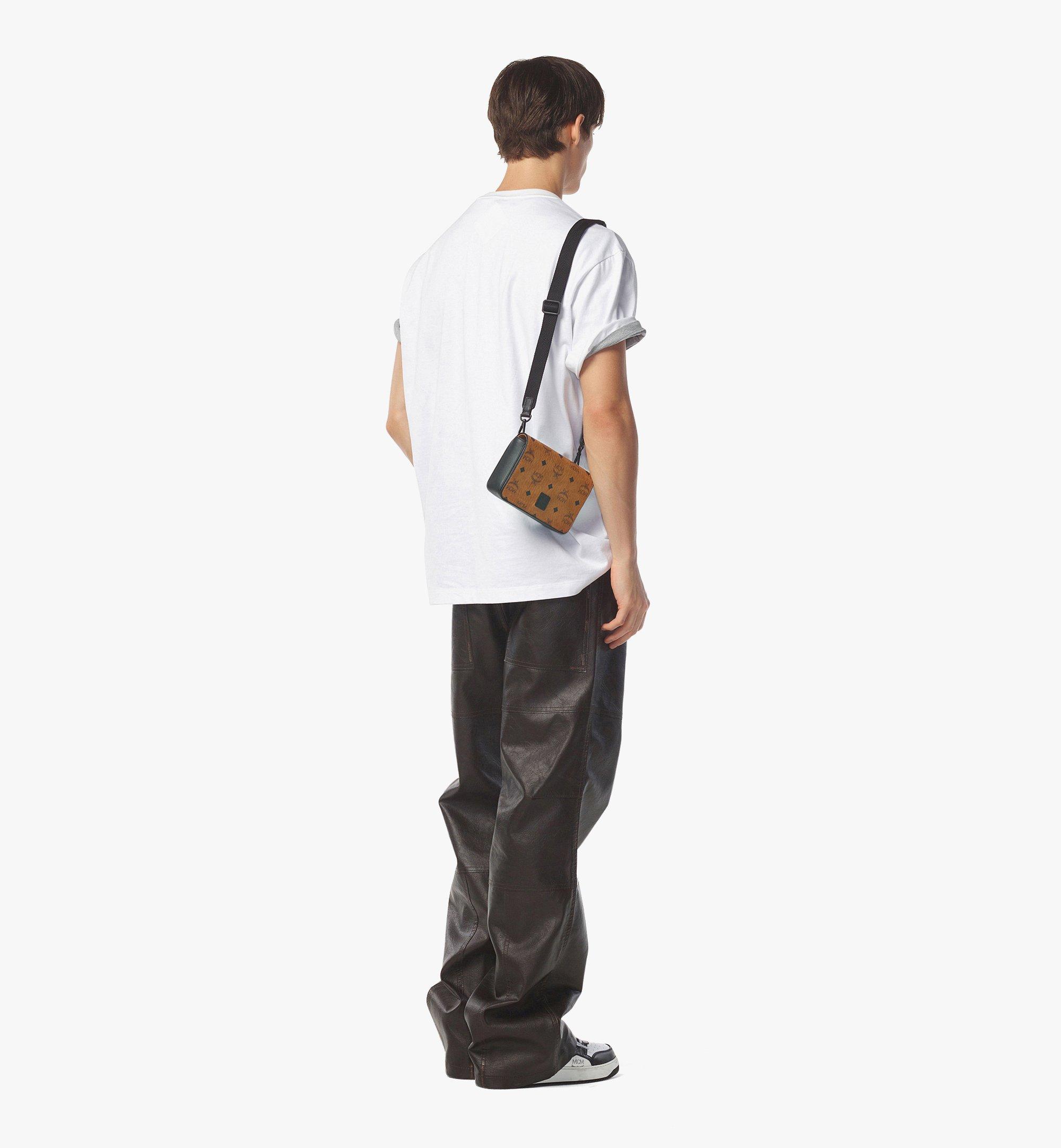MCM Aren Camera Bag in Visetos Cognac MXZDSTA03CO001 ほかの角度から見る 4