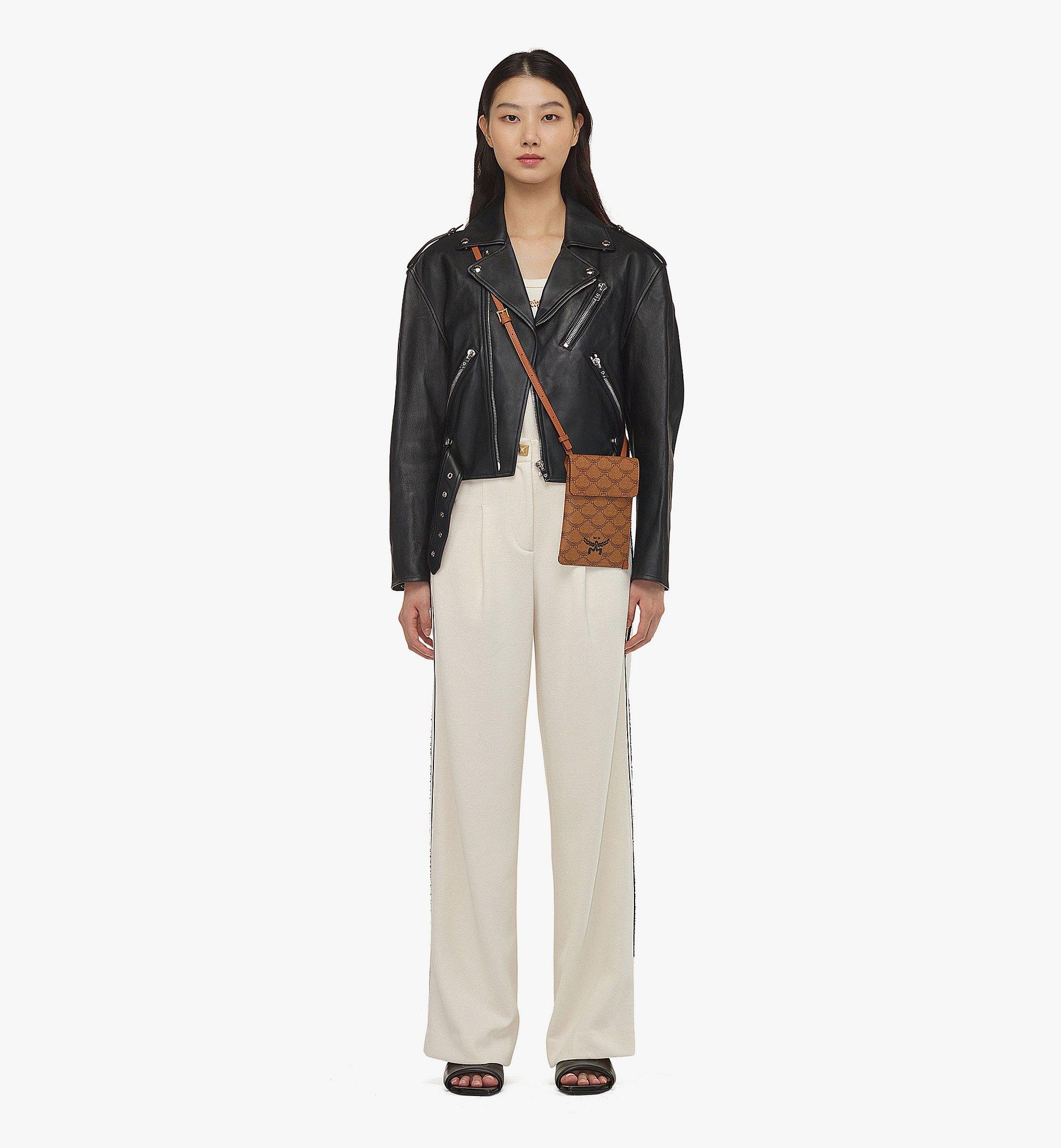 MCM Himmel Crossbody Pouch in Lauretos Cognac MXZESAC08CO001 ほかの角度から見る 2