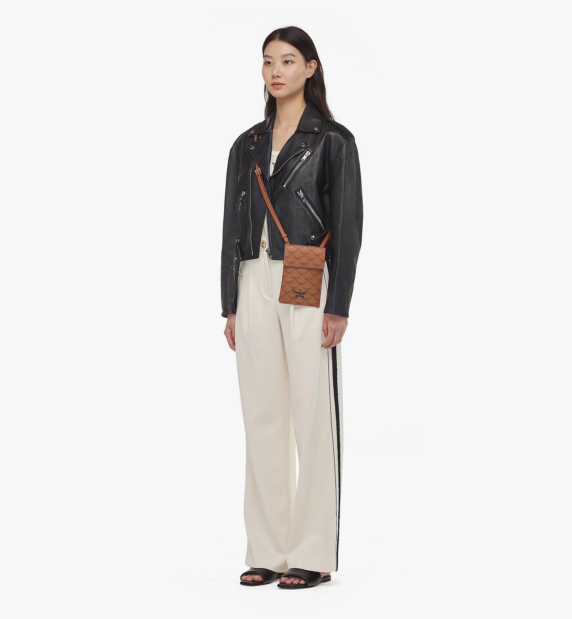 MCM Himmel Crossbody Pouch in Lauretos Cognac MXZESAC08CO001 ほかの角度から見る 3