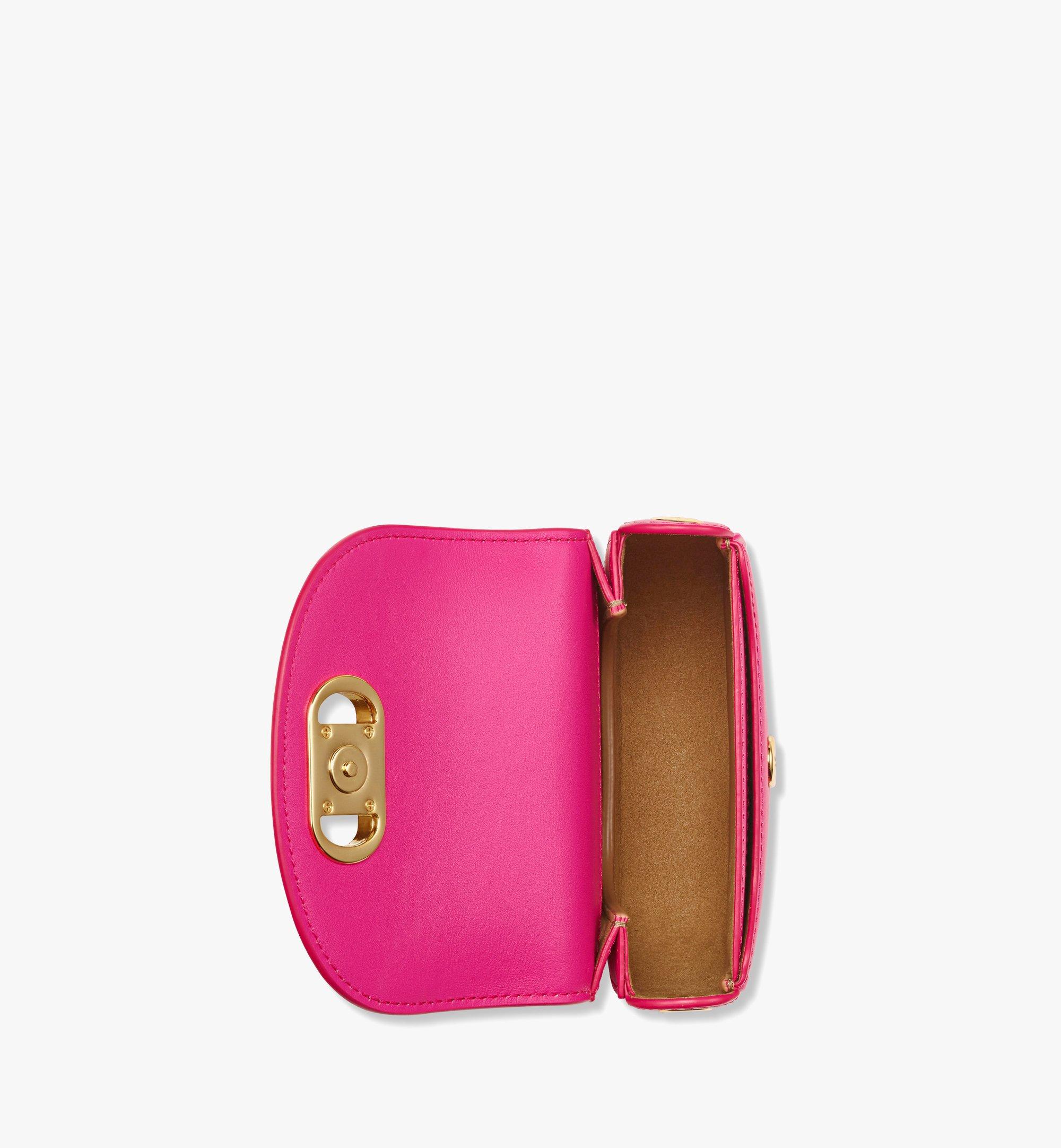 MCM Mode Travia Portemonnaie aus spanischem Leder mit Kettenriemen Pink MYLCALD01QR001 Noch mehr sehen 2