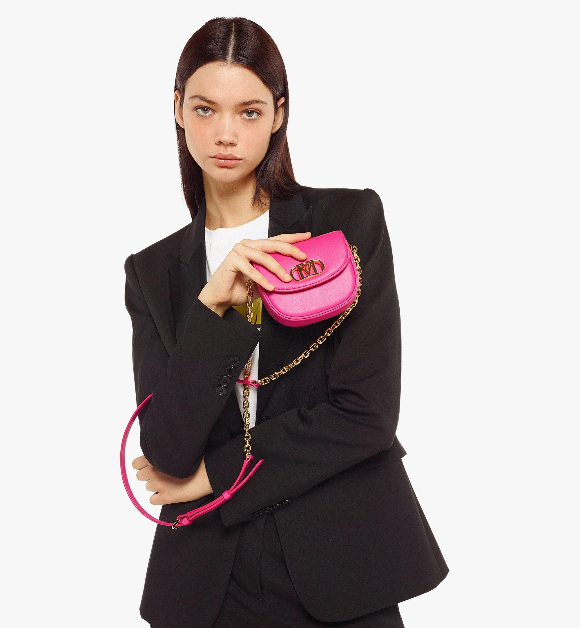 MCM Mode Travia Portemonnaie aus spanischem Leder mit Kettenriemen Pink MYLCALD01QR001 Noch mehr sehen 4