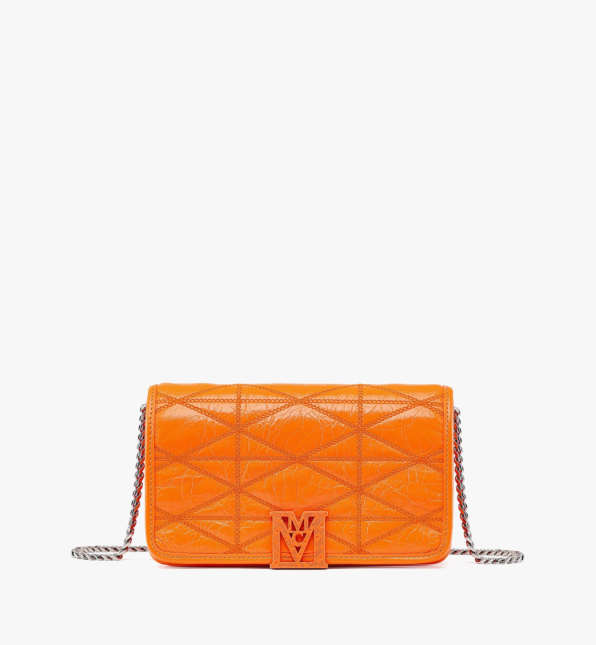 MCM Travia キルティング チェーン ウォレット - クラッシュレザー Orange MYLDALM01O0001 ほかの角度から見る 1