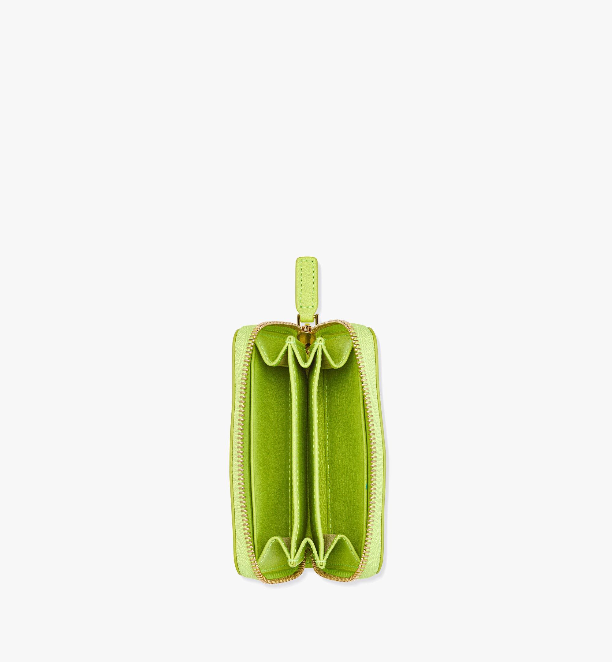 MCM Aren ジップアラウンド ウォレット - モノグラムエンボスレザー Green MYLDSTA02J7001 ほかの角度から見る 1