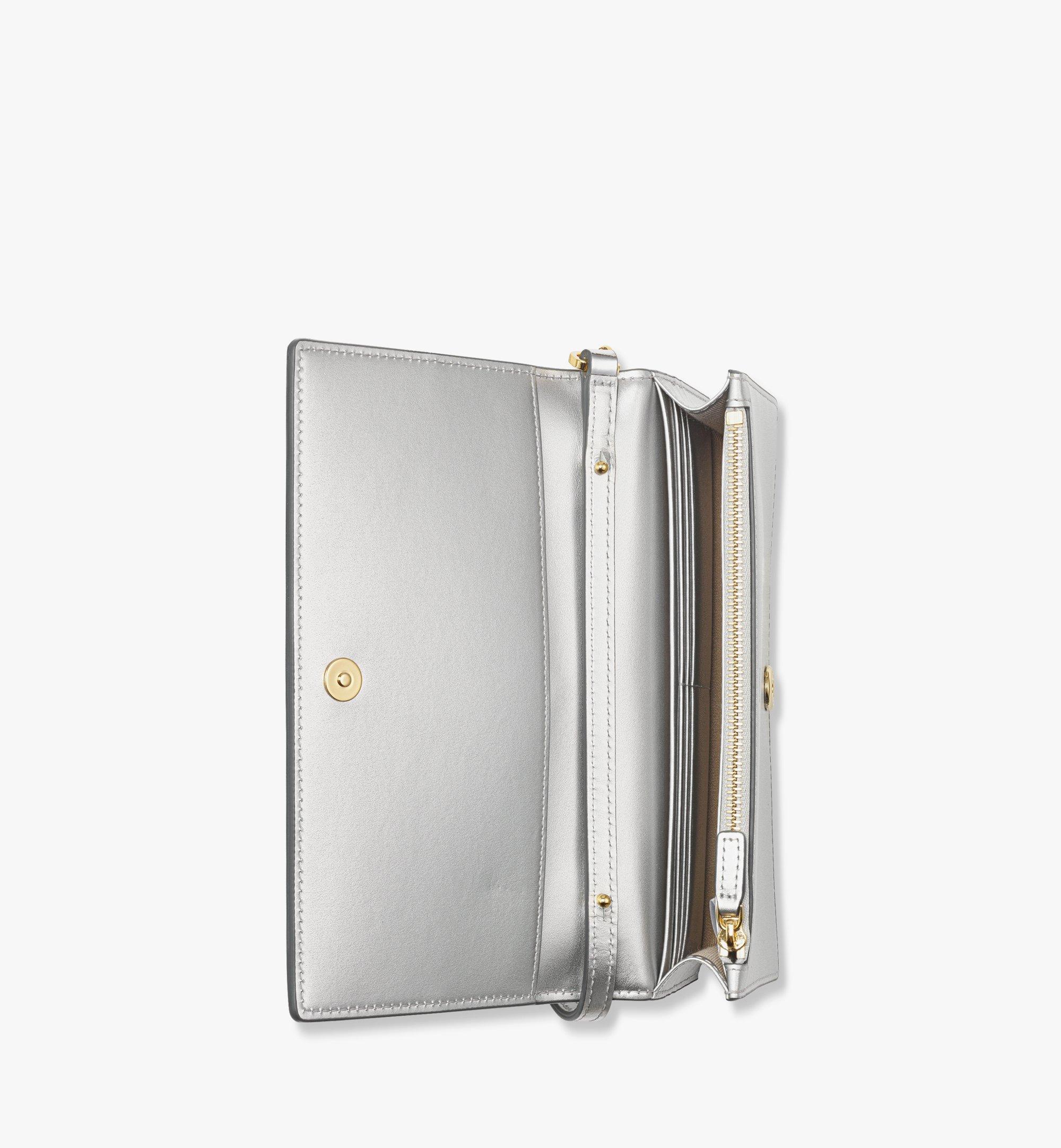 MCM Diamond Kettenriemen-Portemonnaie aus Leder mit Metallic- und Glanzeffekt Silver MYLEAAK02SV001 Noch mehr sehen 1