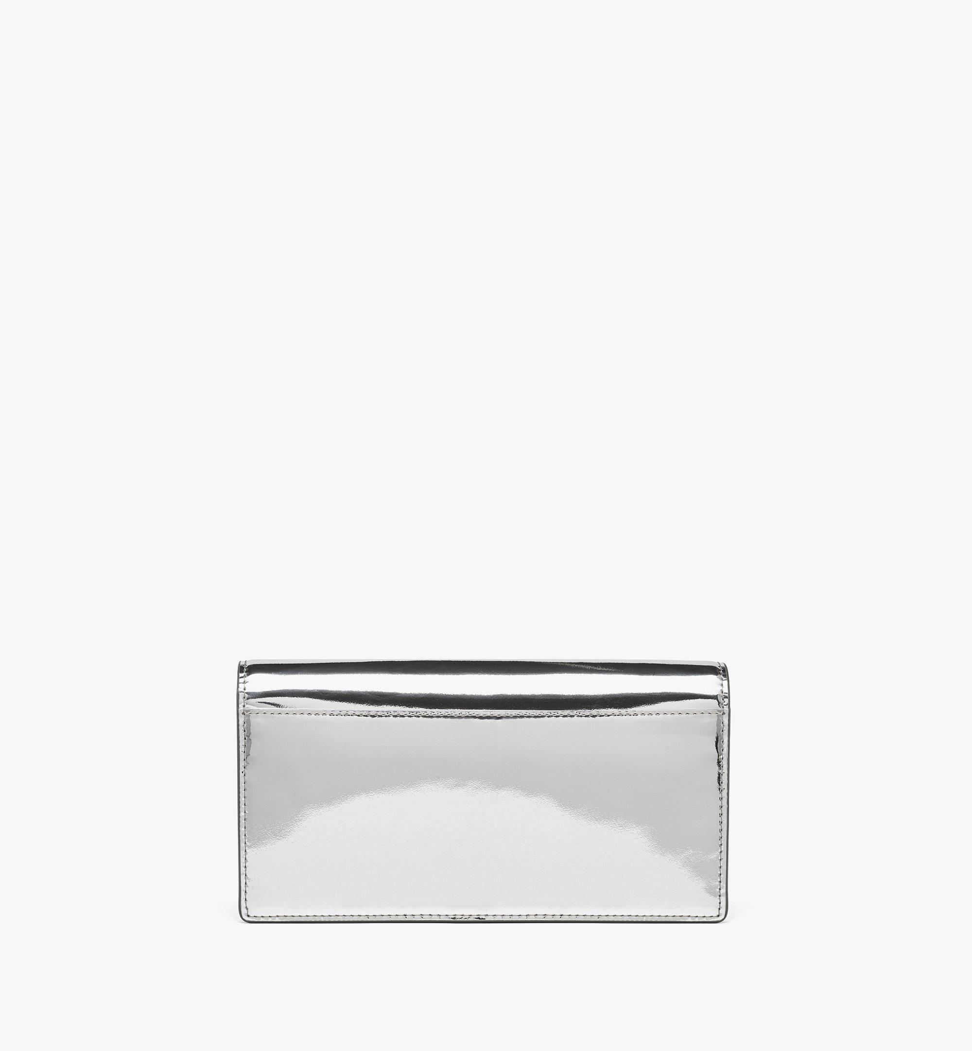 MCM Diamond Kettenriemen-Portemonnaie aus Leder mit Metallic- und Glanzeffekt Silver MYLEAAK02SV001 Noch mehr sehen 2