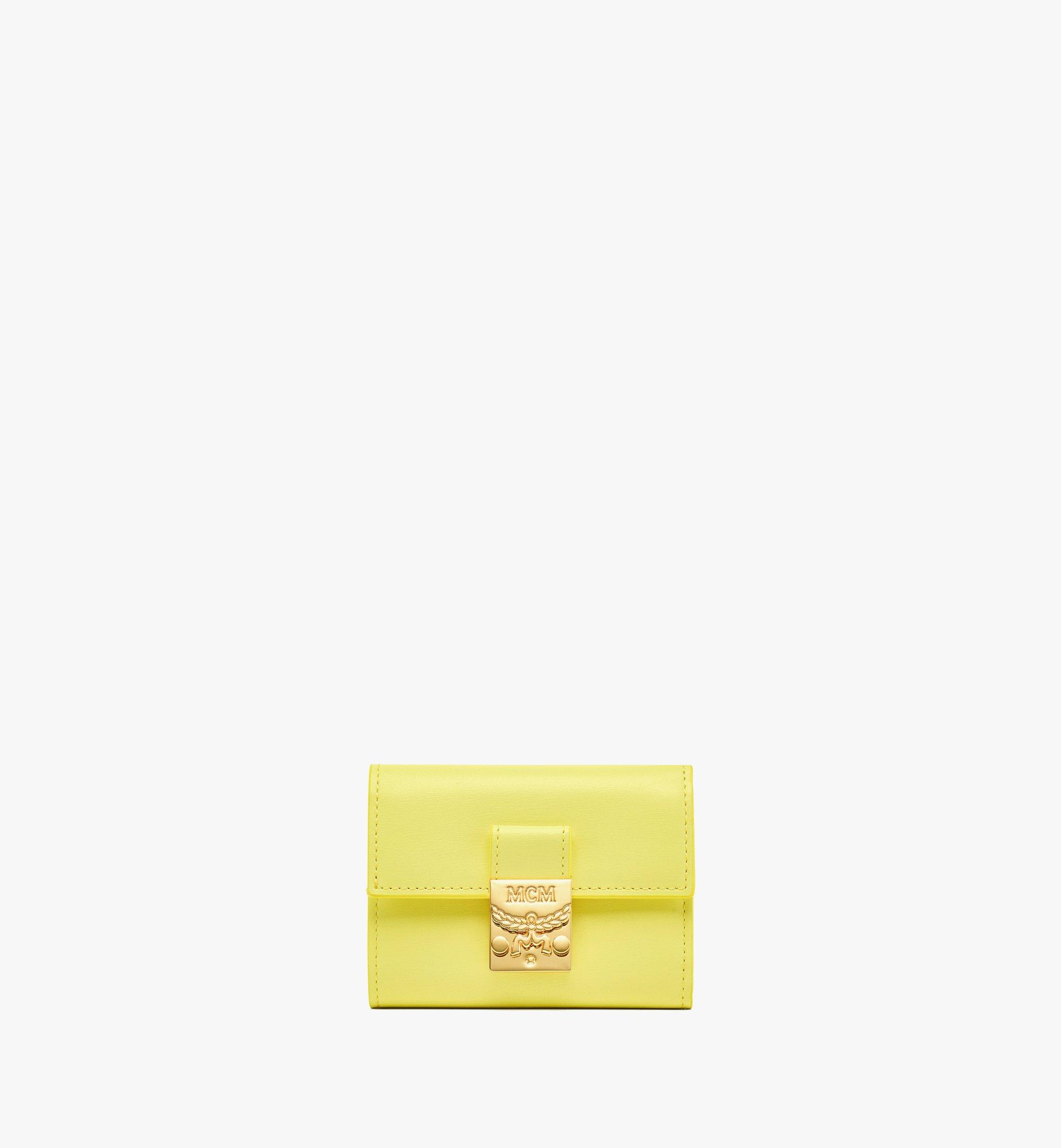 MCM Dreifach gefaltete Patricia Brieftasche aus spanischem Leder Yellow MYSBAPA01Y4001 Noch mehr sehen 1