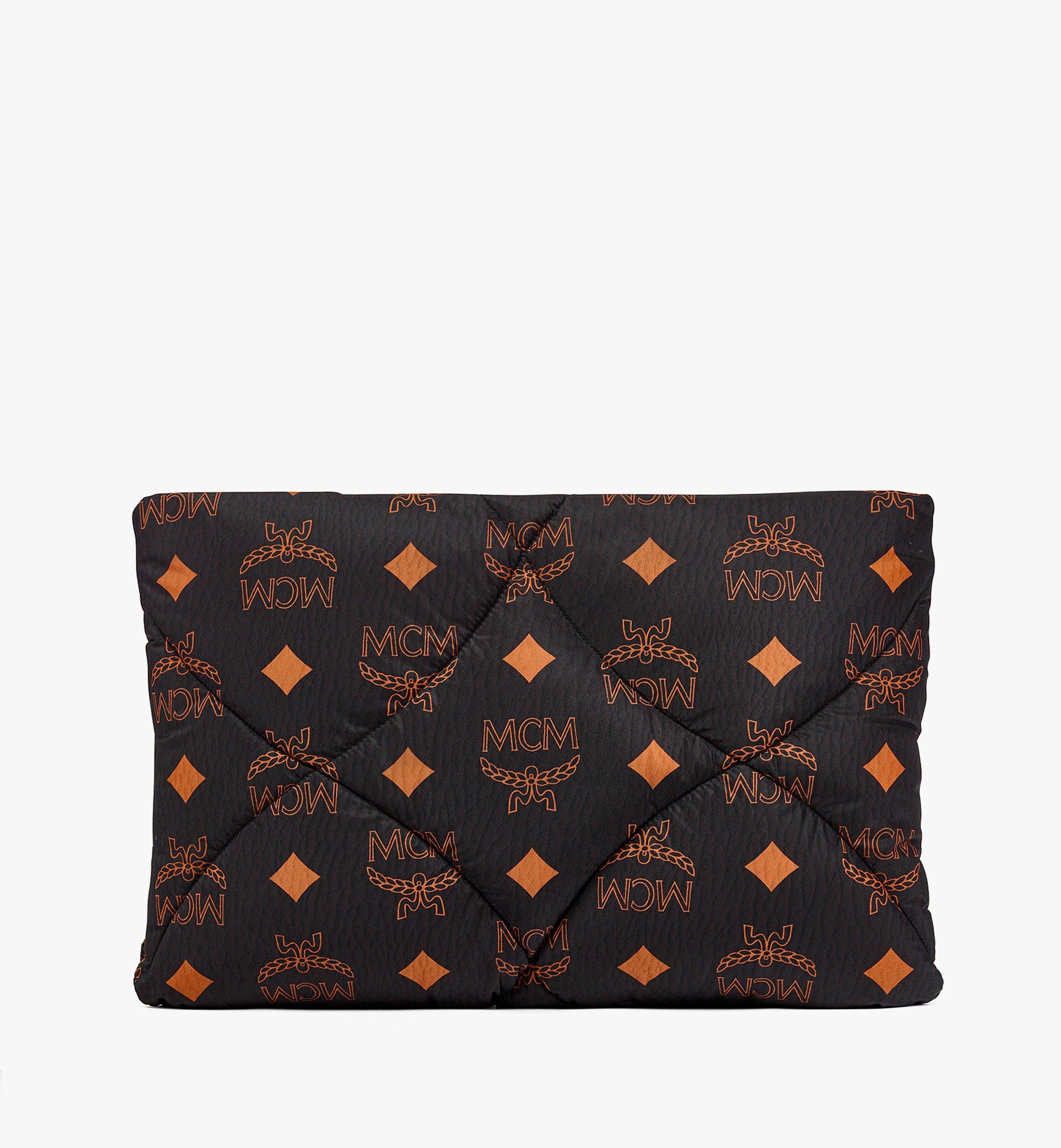 MCM Aren キルティング ポーチ - マキシモノグラムナイロン Black MYZDATA07BK001 ほかの角度から見る 2