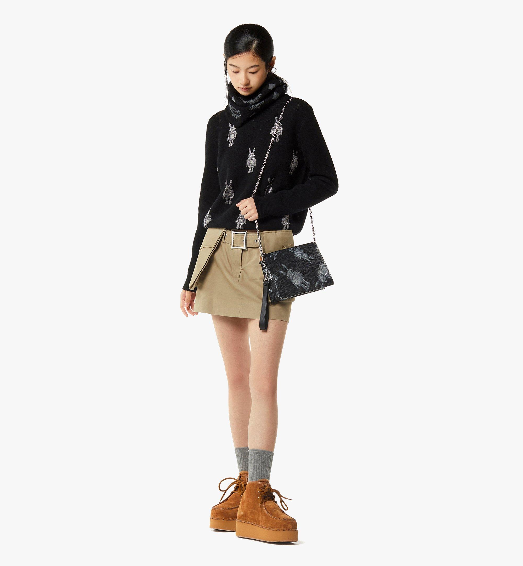 p17【極美品】MCM ヴィセトス柄　ブラック　レザー　ウエストバッグショルダー Small Wristlet Standing Pouch With Chain Strap in Rabot Visetos