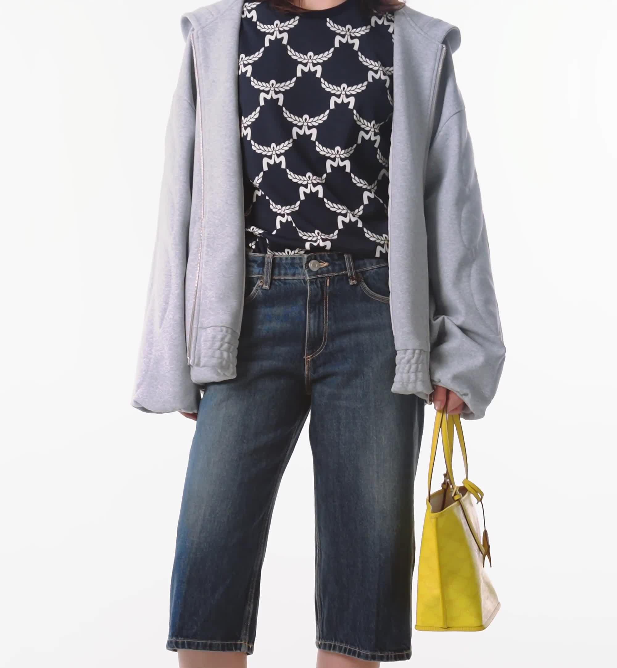 送料関税込♡MCM エコレザー HIMMEL トートバッグ 2色 Large Himmel Shopper in Embossed Logo Leather Grey | MCM ®US